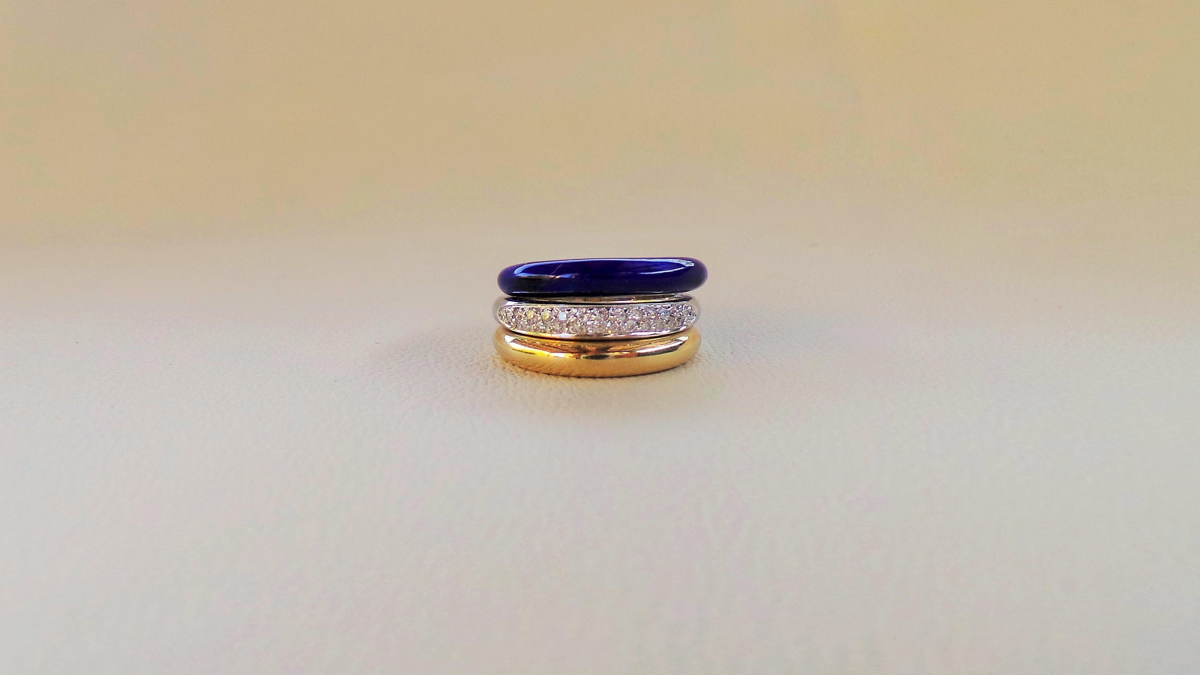 Andrea Macinai create a dedicated collection for band rings with diamonds and enamel.
Ring with clean and modern lines ,one line in yellow gold, one diamonds pavè 0.67K cut-brillant and the third in enamel cobalt blue. The combination of the three