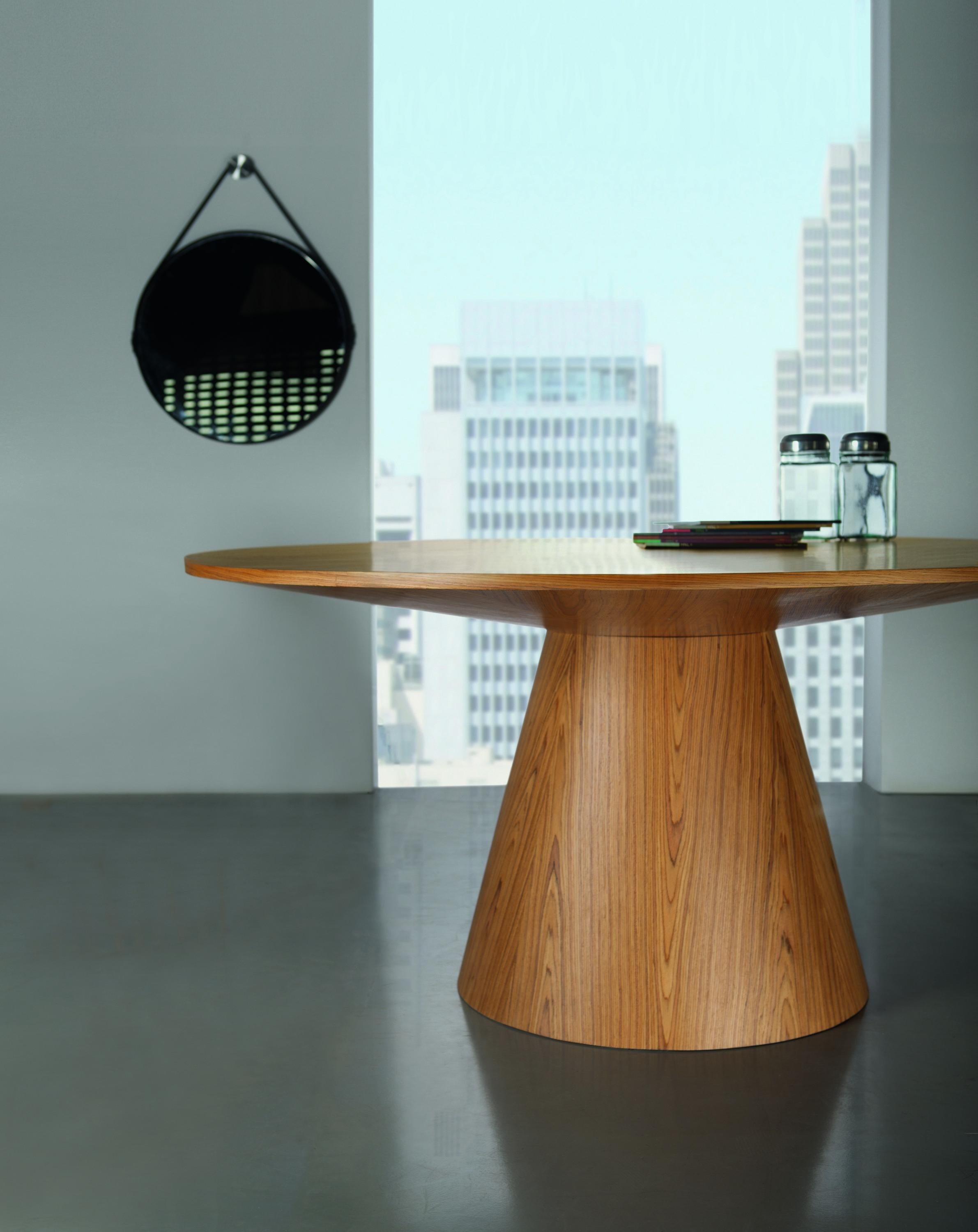 Eclipse Dining Table by Doimo Brasil In New Condition For Sale In Geneve, CH