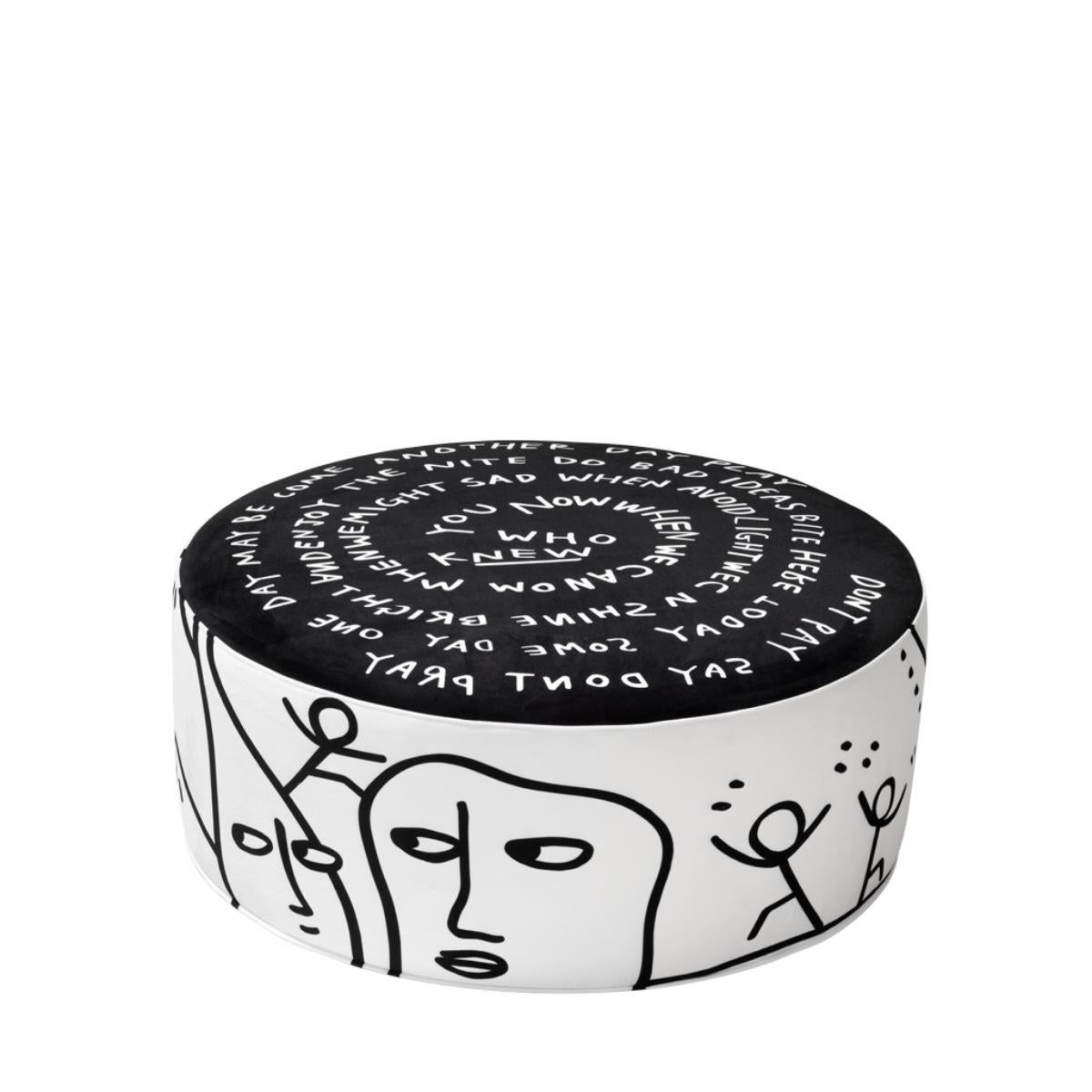 Linescapes collection includes a series of poufs, cushions and carpets all characterized by lines, texts and stylized drawings in black and white, a recurring language that Shantell uses in her artwork.
The poufs come in three different sizes, each