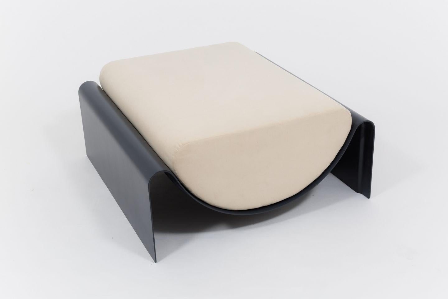 Eclipse Fiberglass Upholstered Ottoman by Asa Pingree In New Condition For Sale In Brooklyn, NY