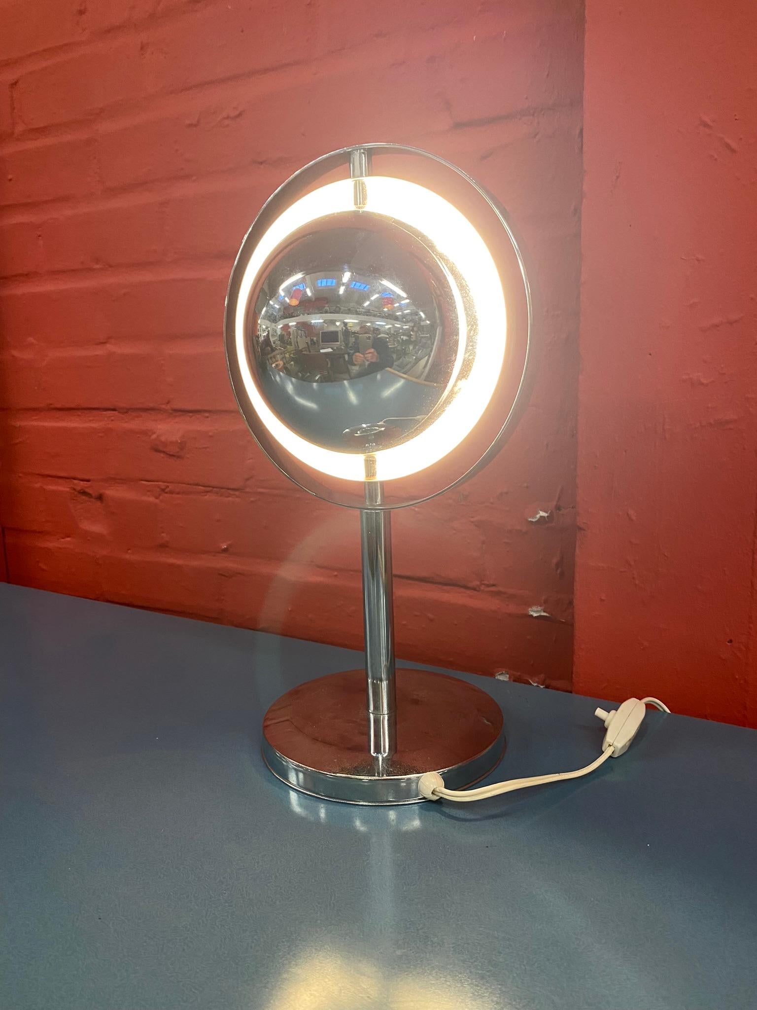 Français Lampe Eclipse en métal chromé, vers 1960/1970 en vente