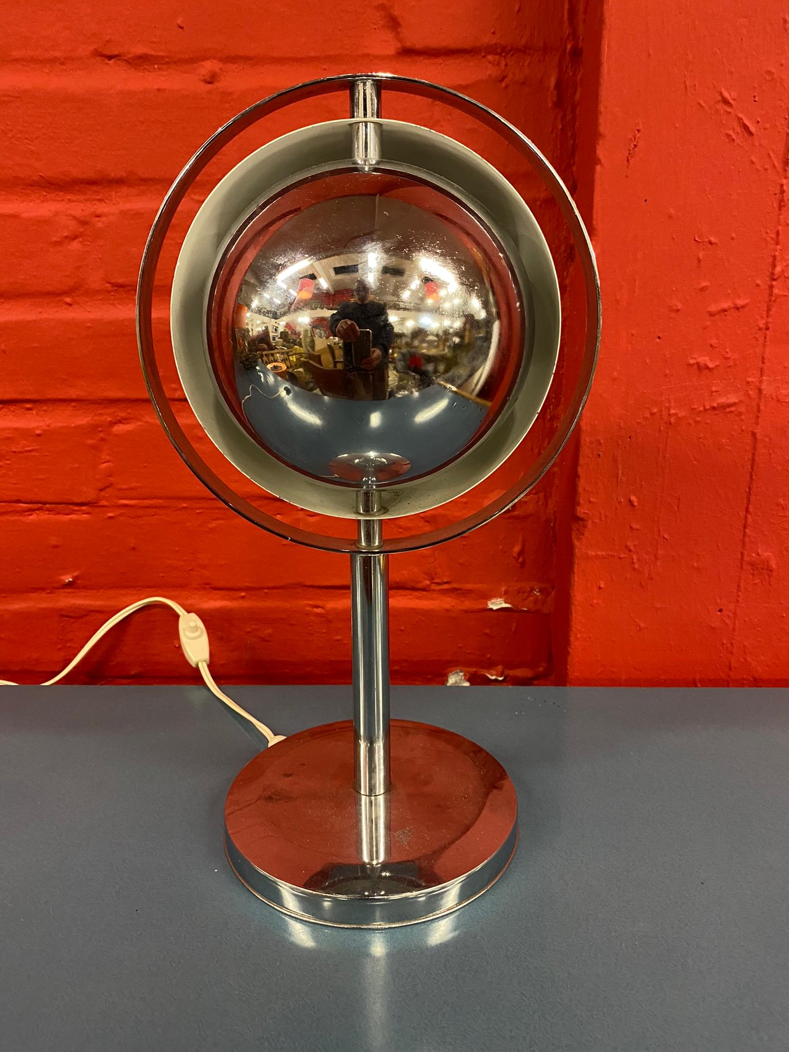 Fin du 20e siècle Lampe Eclipse en métal chromé, vers 1960/1970 en vente