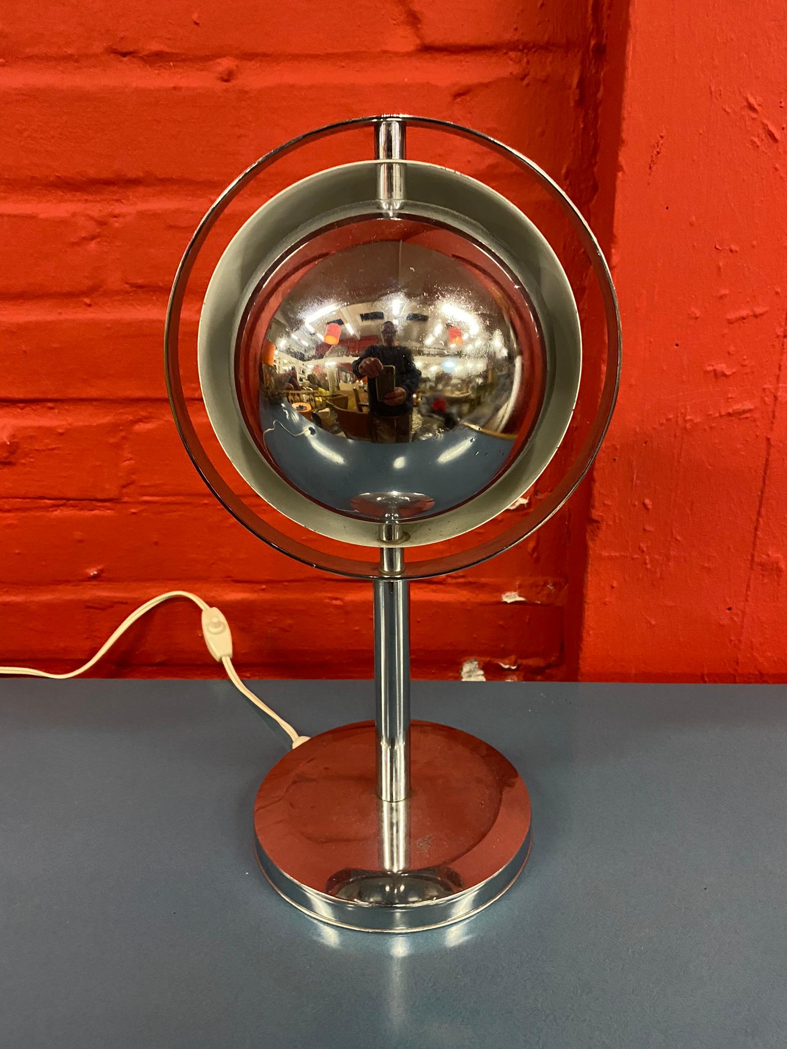 Lampe „Eclipse“ aus verchromtem Metall, ca. 1960/1970 im Angebot 1