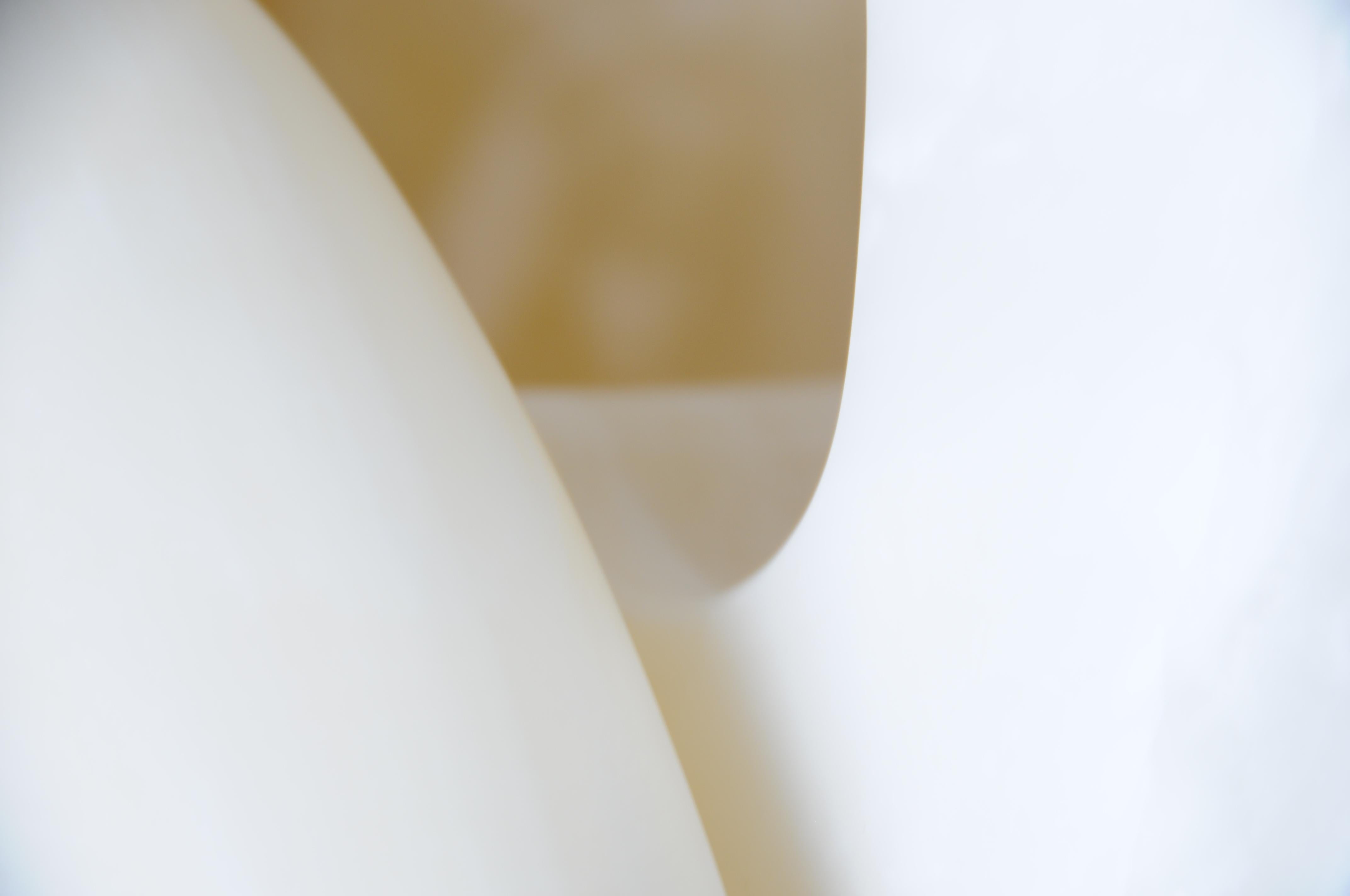 Postmoderne Table de nuit/table d'appoint sculpturale Eclipse Olo en vente