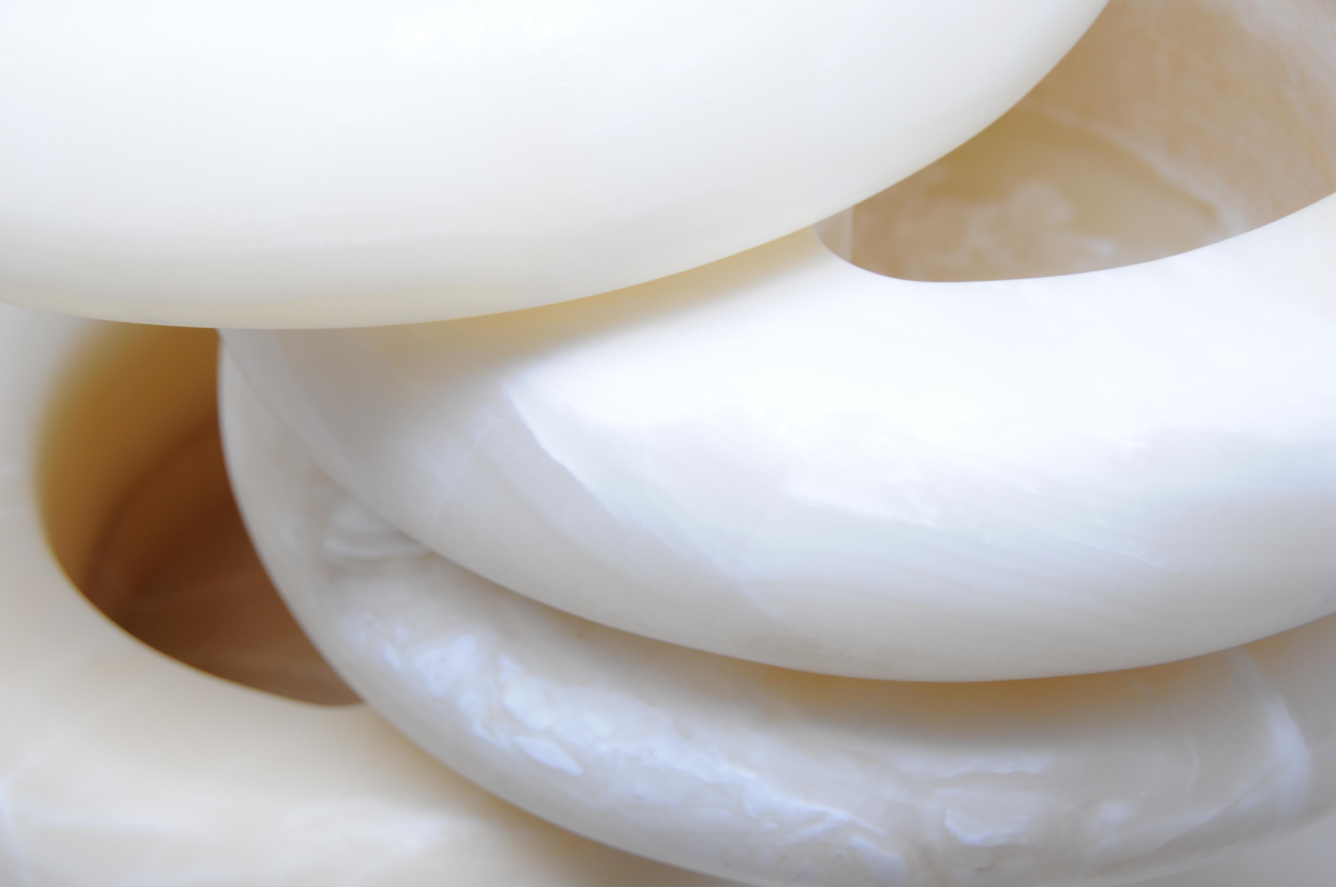 Mexicain Table de nuit/table d'appoint sculpturale Eclipse Olo en vente