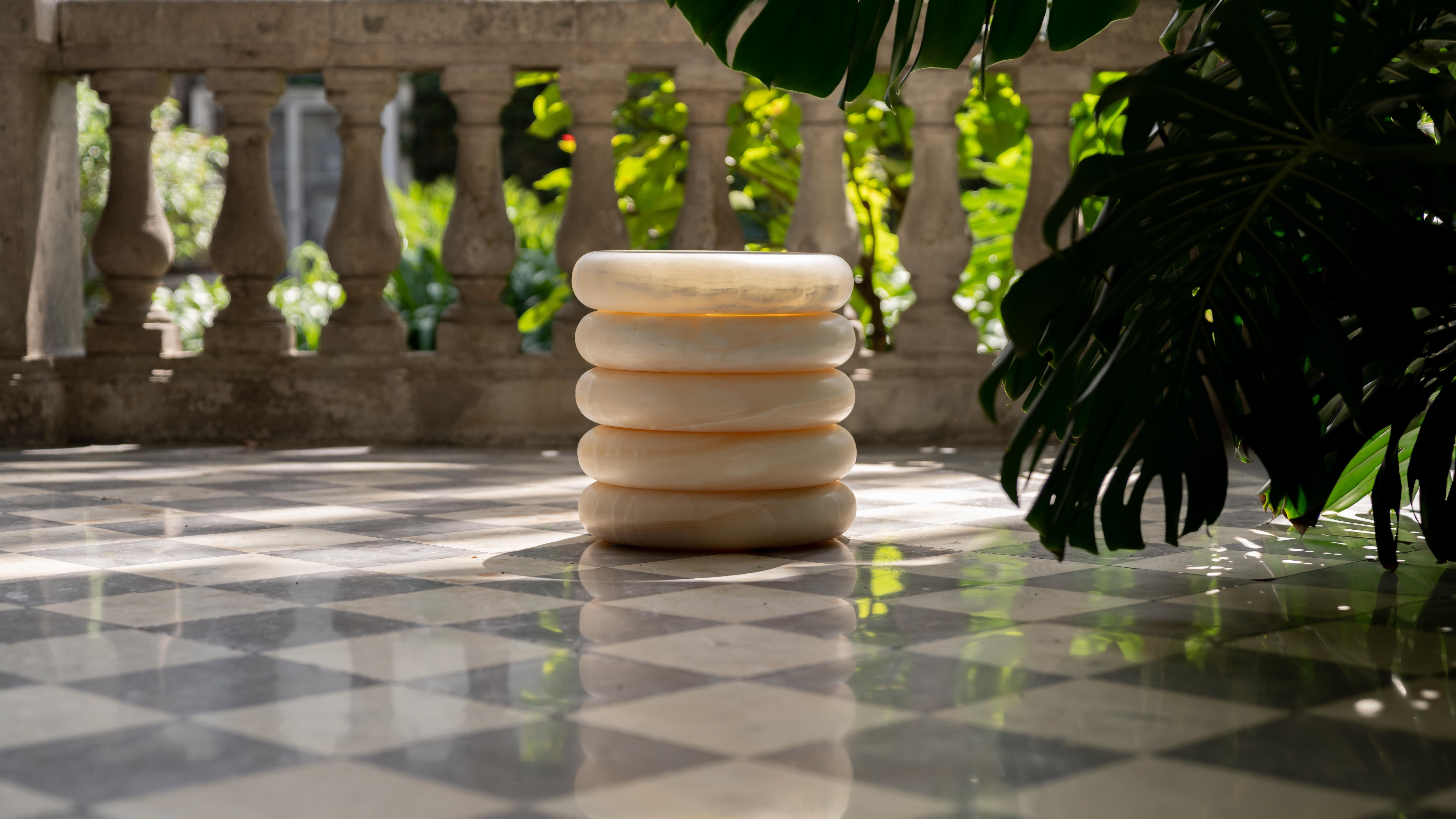 Table de nuit/table d'appoint sculpturale Eclipse Olo Neuf - En vente à Ciudad de México, CDMX