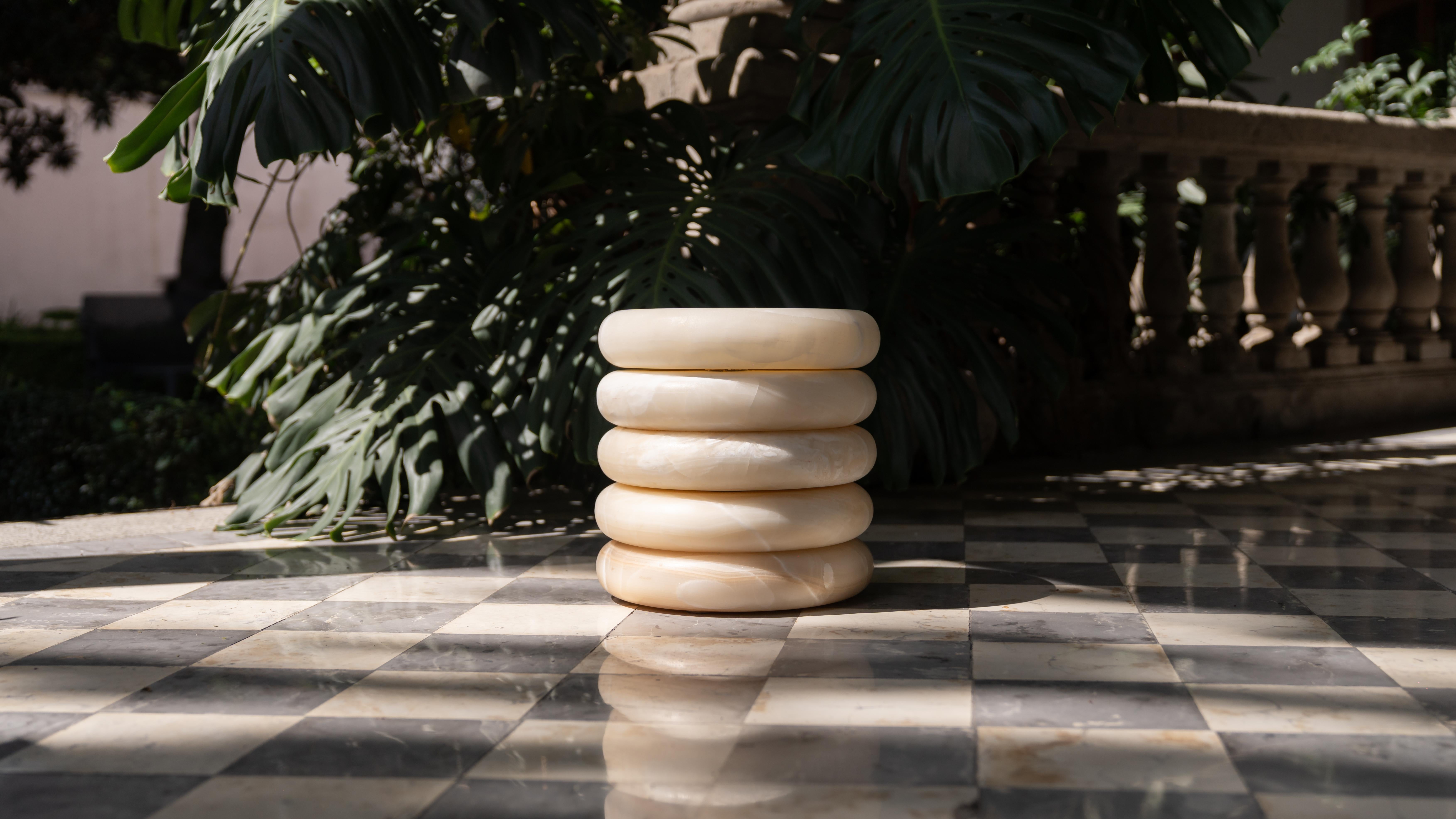 XXIe siècle et contemporain Table de nuit/table d'appoint sculpturale Eclipse Olo en vente