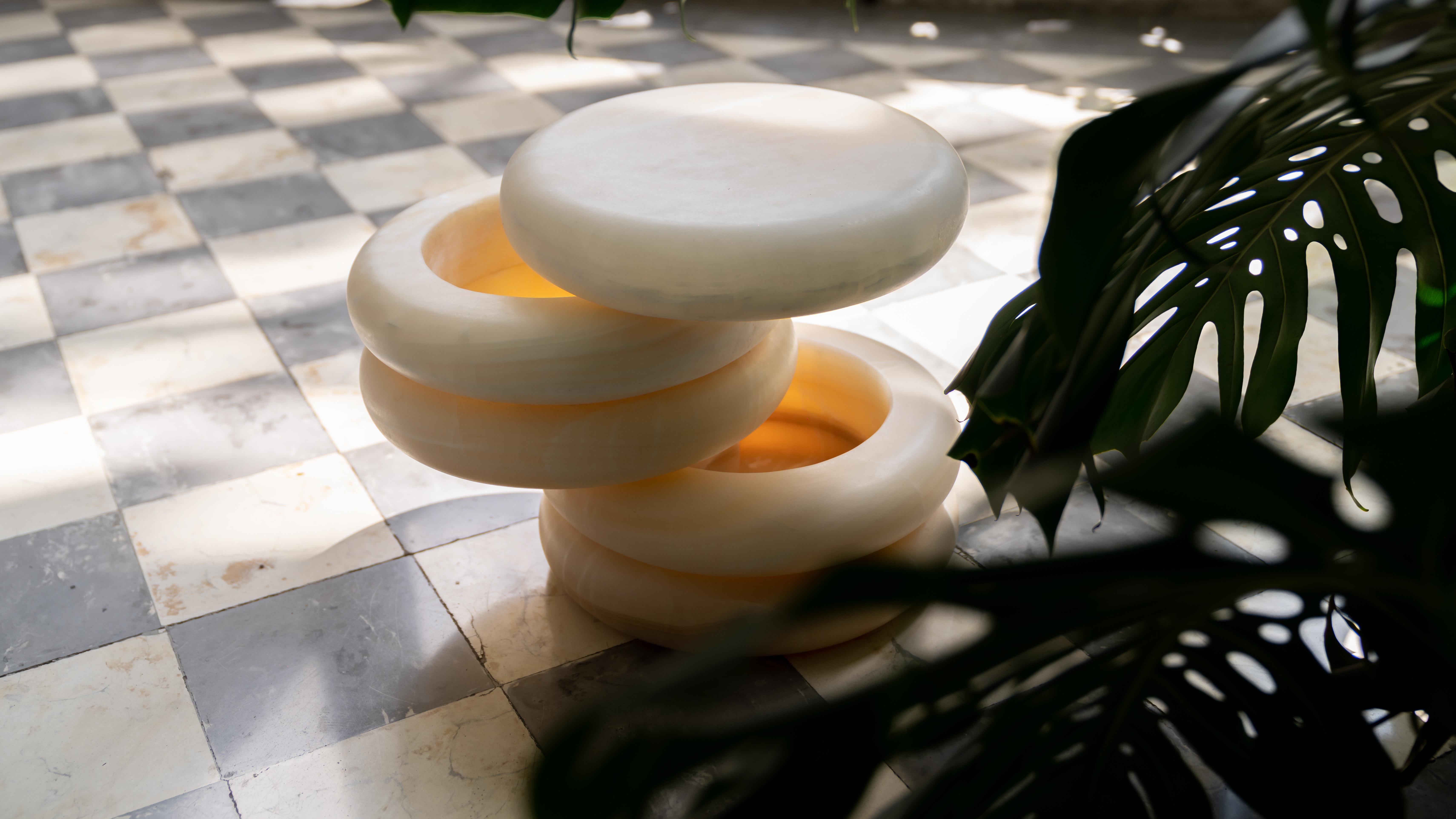 Pierre Table de nuit/table d'appoint sculpturale Eclipse Olo en vente