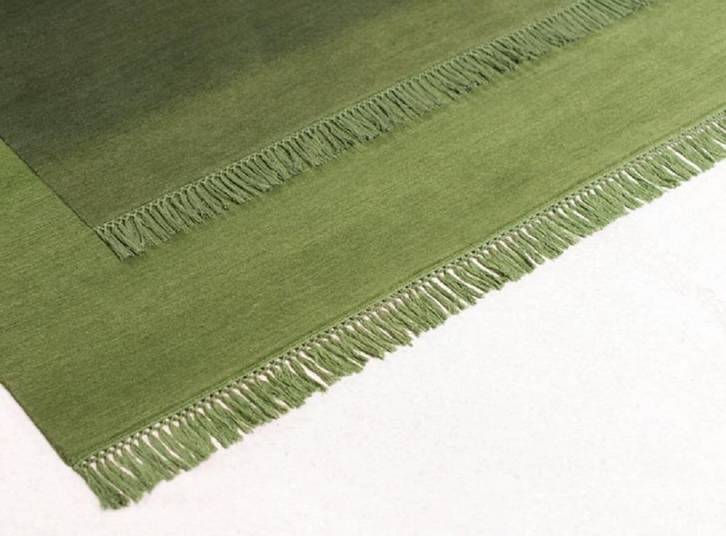 Nepalese Tappeto e arazzo da parete The Eclipse Rectangle, Nepal Highland Wool and Cotton Green in vendita
