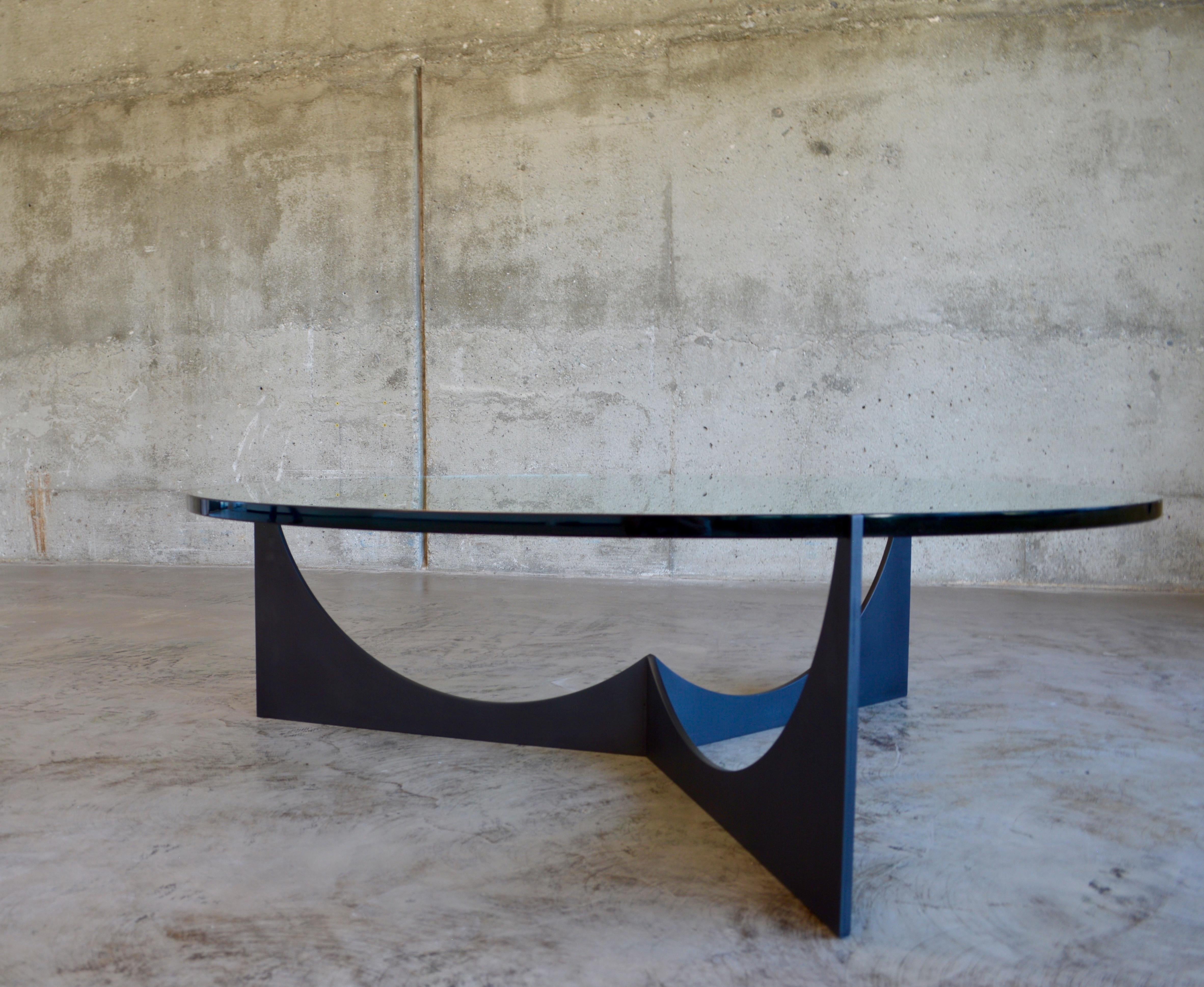 Moderne Table basse ronde Eclipse revêtue de poudre noire, inoxydable et plateau en verre en vente