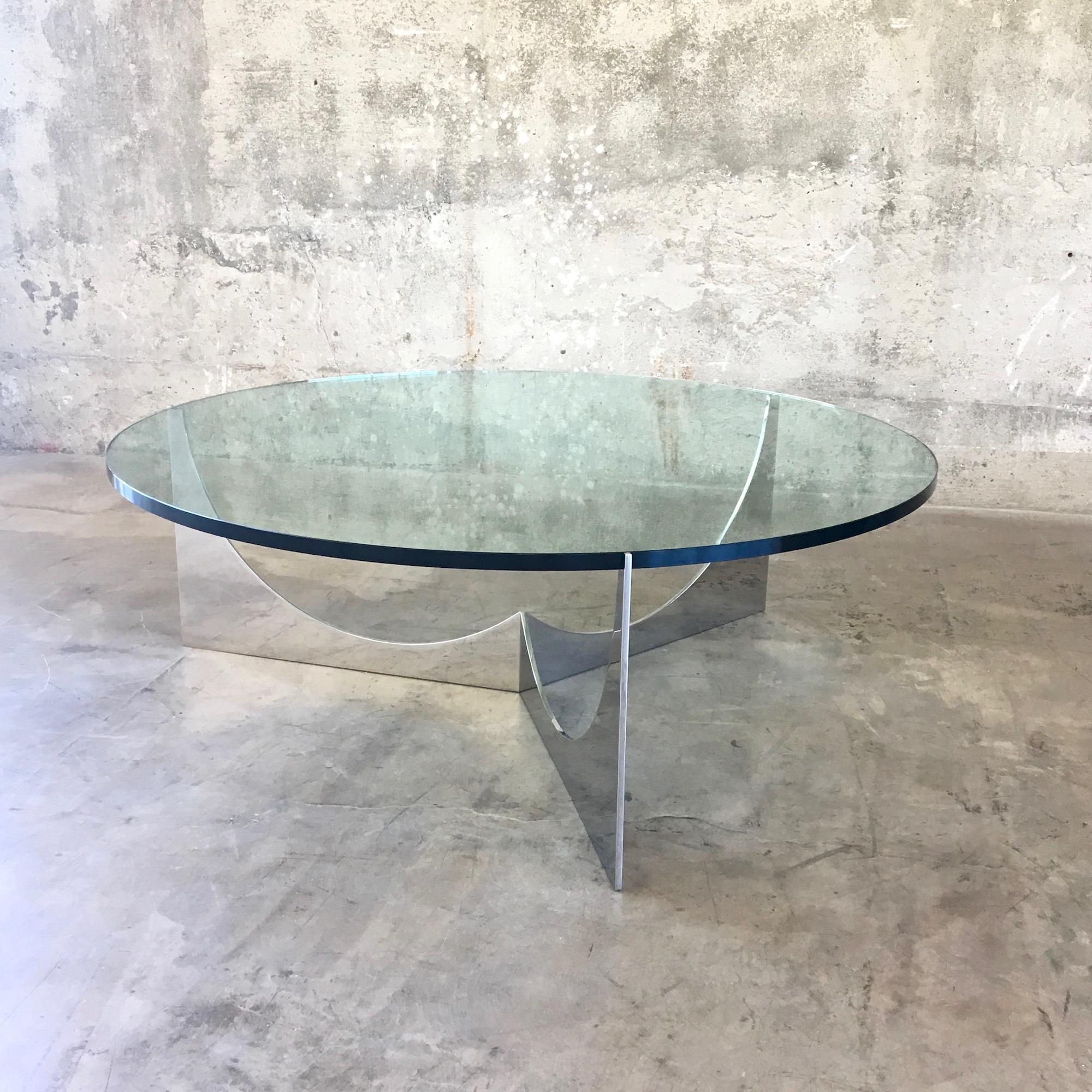 Américain Table basse ronde The Eclipse Base en acier inoxydable noir et plateau en verre 43 3/8 