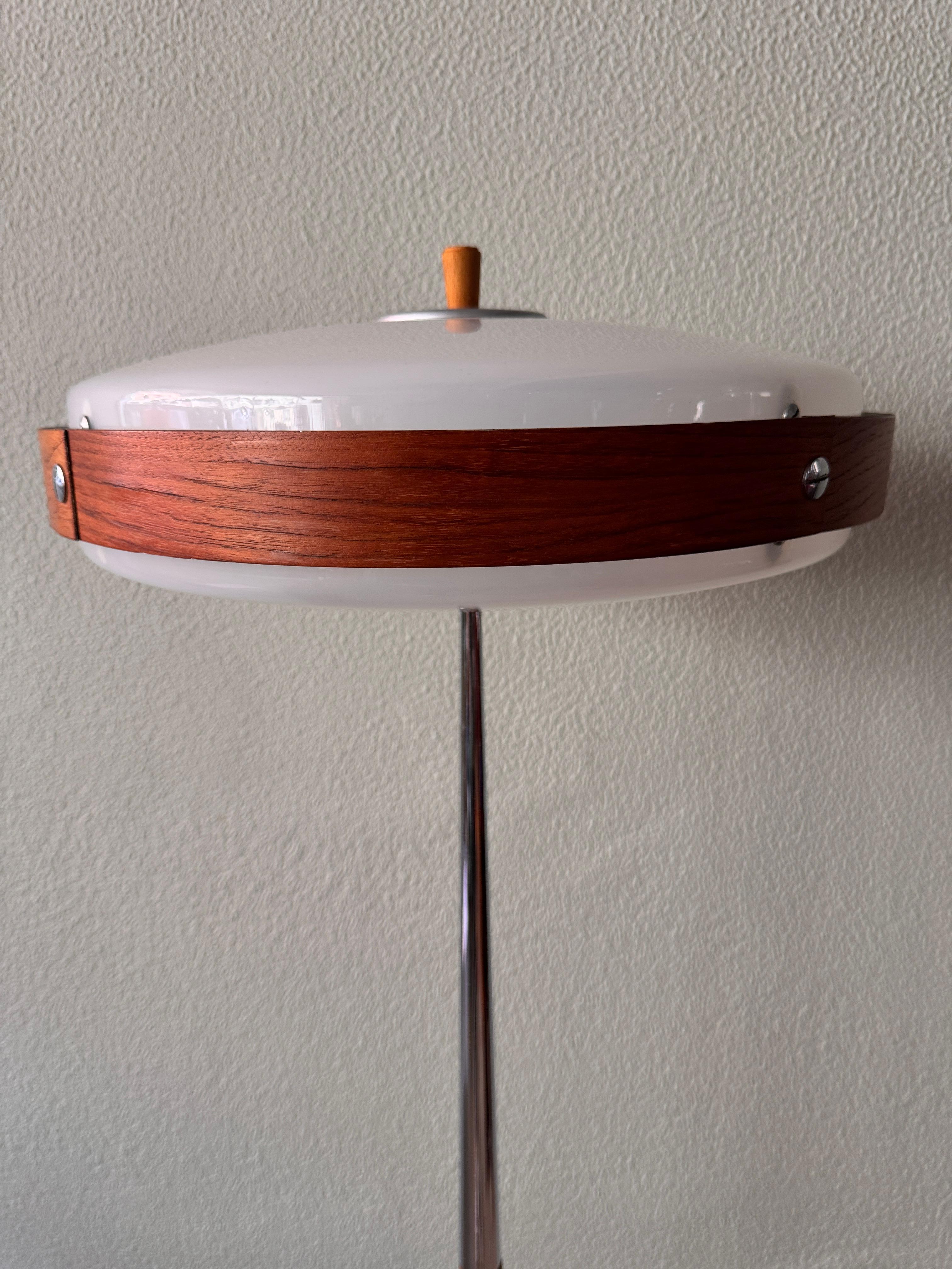 Mid-Century Modern Eclipse S Stehlampe Luis Perez de la Oliva Fase Holz Chrom im Angebot 4