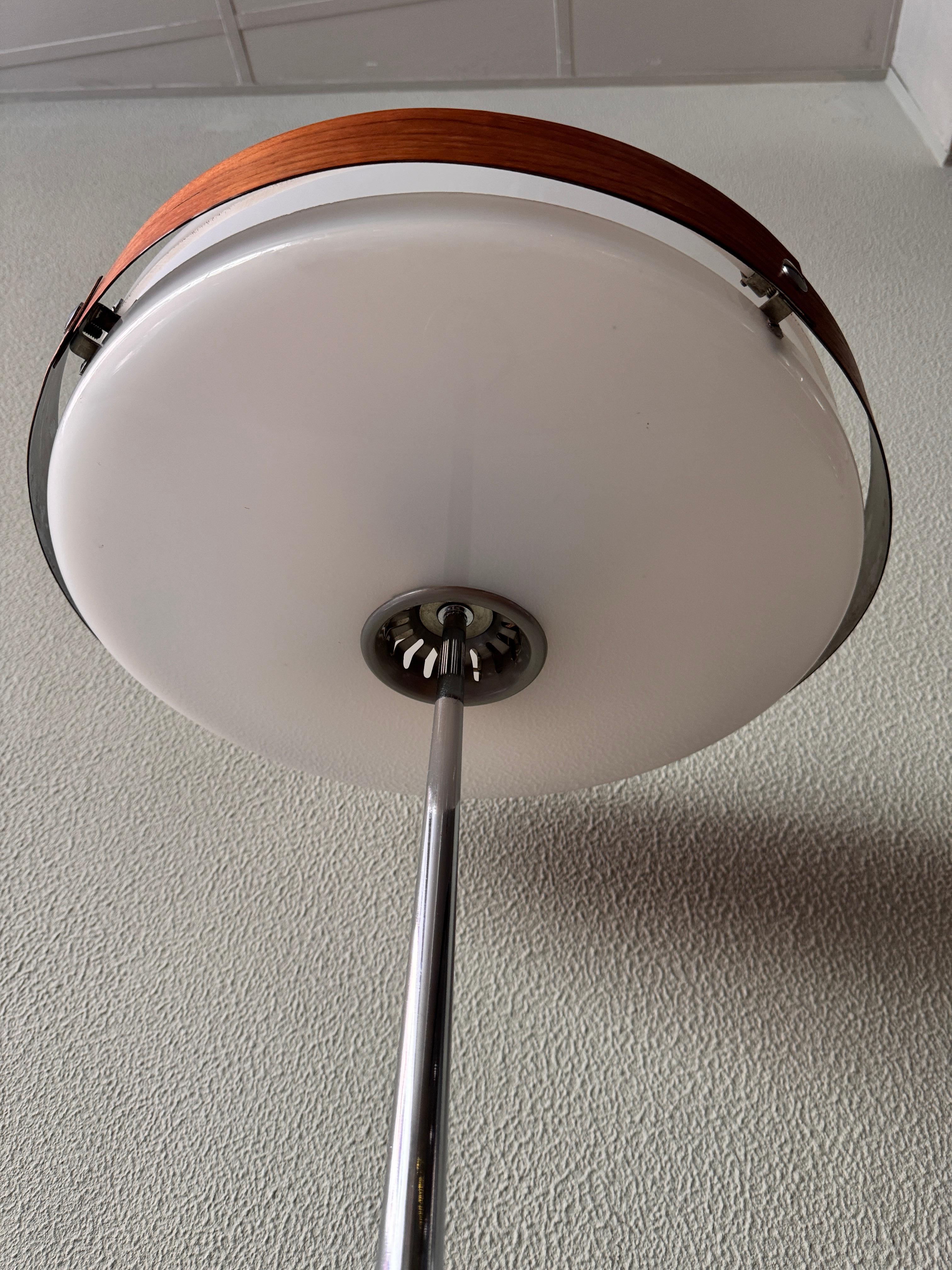 Mid-Century Modern Eclipse S Stehlampe Luis Perez de la Oliva Fase Holz Chrom im Angebot 8