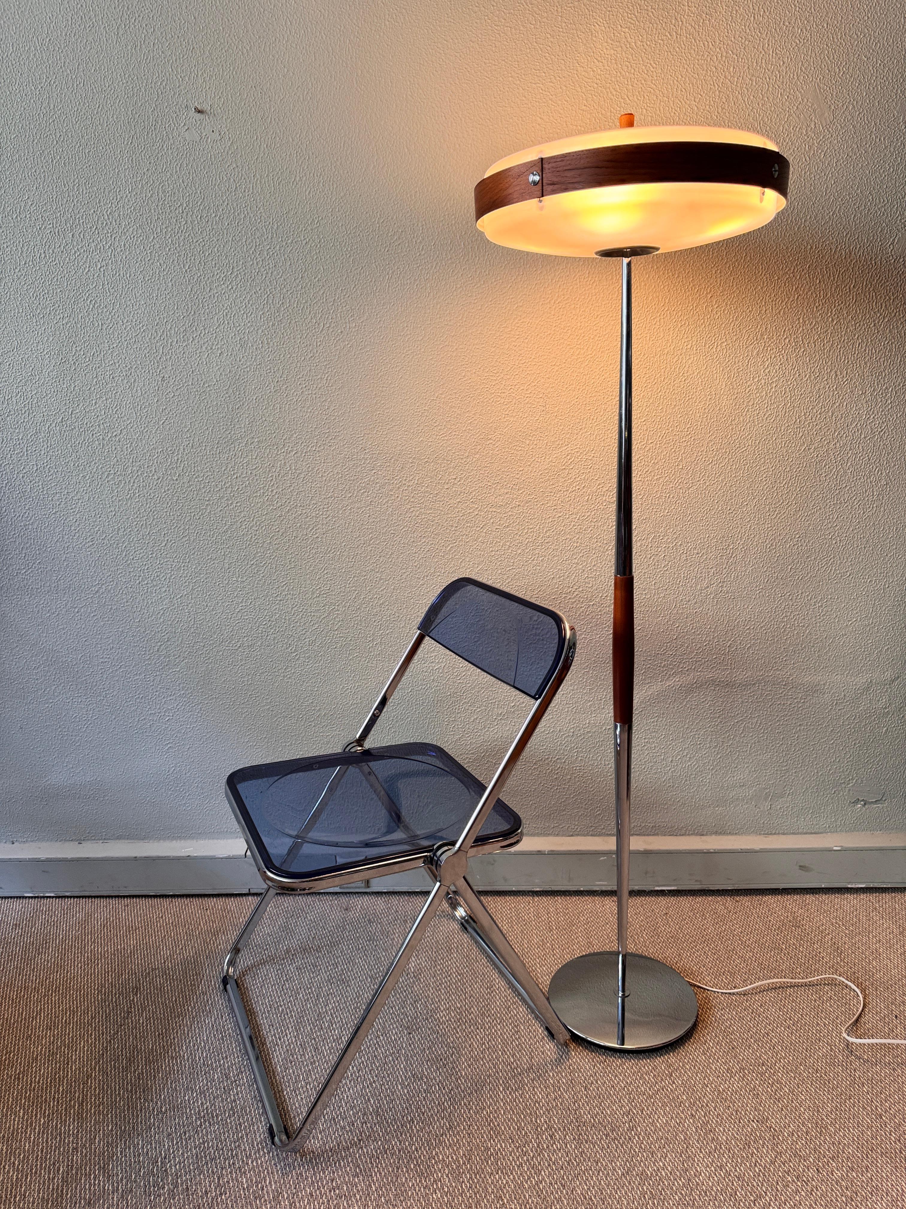 Mid-Century Modern Eclipse S Stehlampe Luis Perez de la Oliva Fase Holz Chrom im Zustand „Hervorragend“ im Angebot in Lisboa, PT