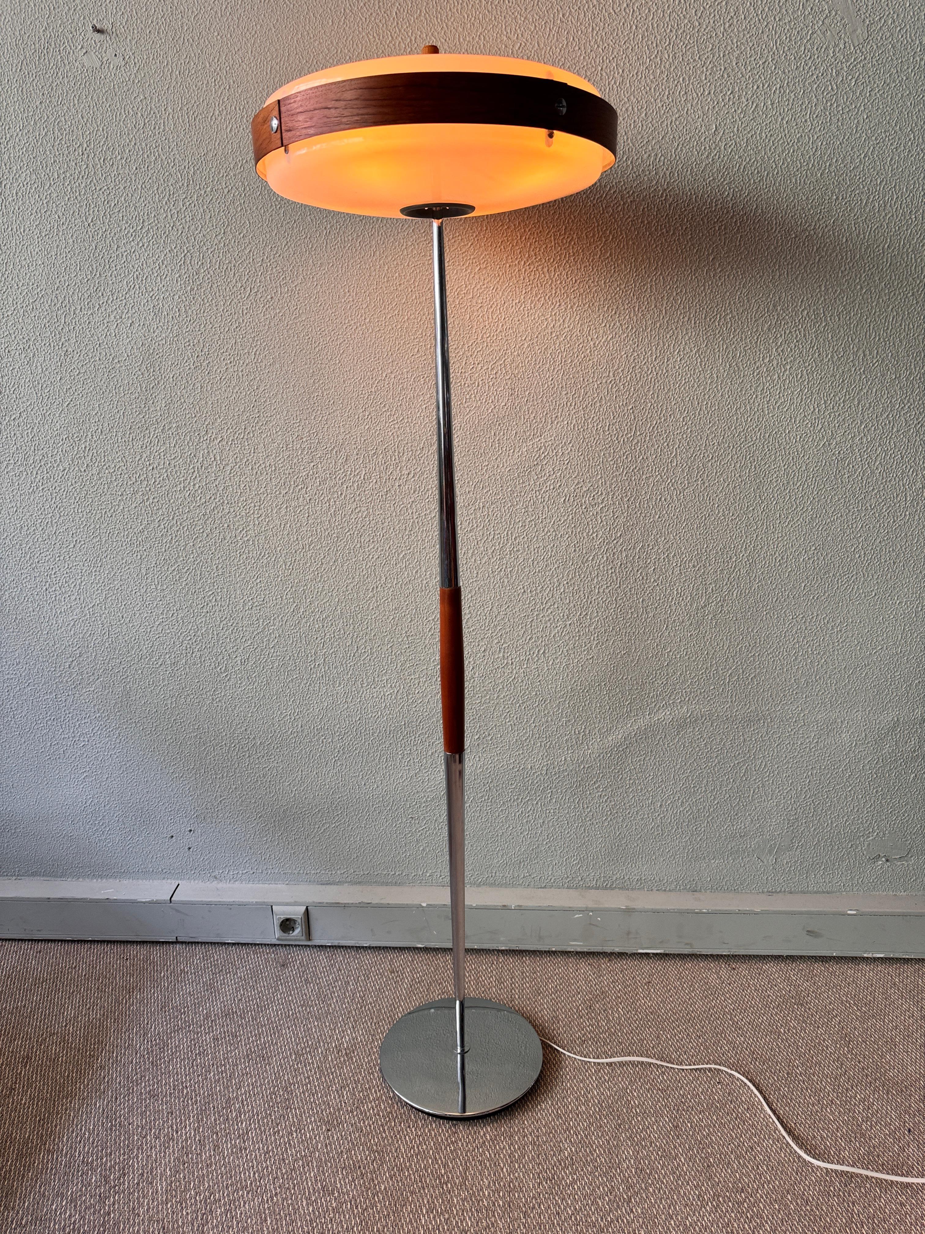 Mid-Century Modern Eclipse S Stehlampe Luis Perez de la Oliva Fase Holz Chrom im Angebot 2