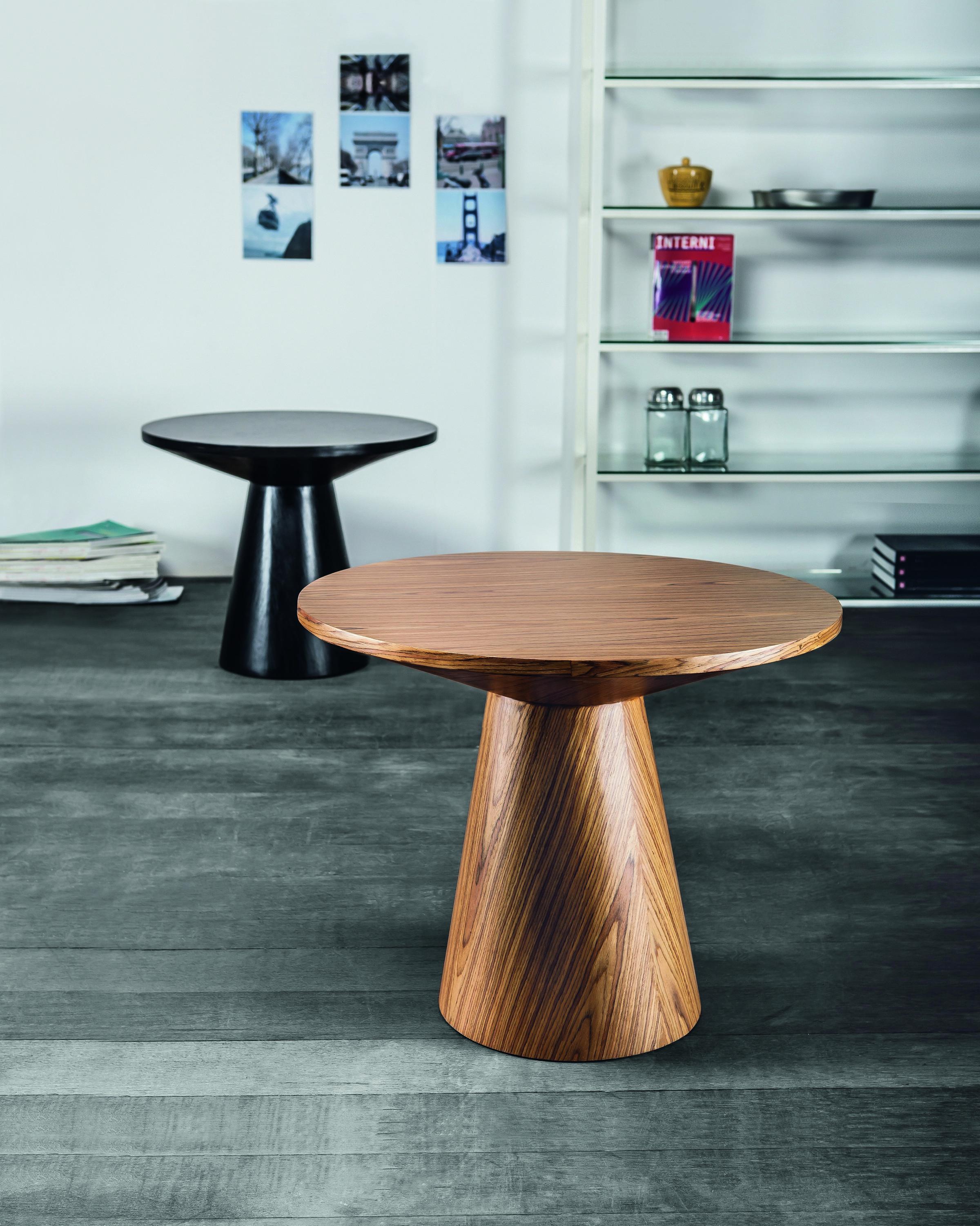 Eclipse Side Table by Doimo Brasil
Dimensions:  W 70 x D 70 x H 55 cm 
Materials: Veneer.

Also available in D 80 x H 55 cm. Please contact us. 

With the intention of providing good taste and personality, Doimo deciphers trends and follows the