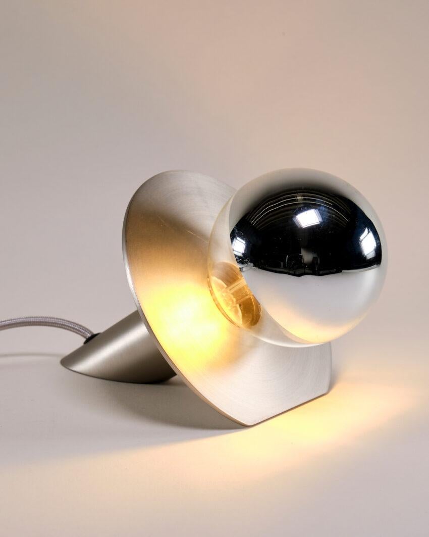 Postmoderne Lampe de bureau Eclipse en acier inoxydable de Carla Baz en vente
