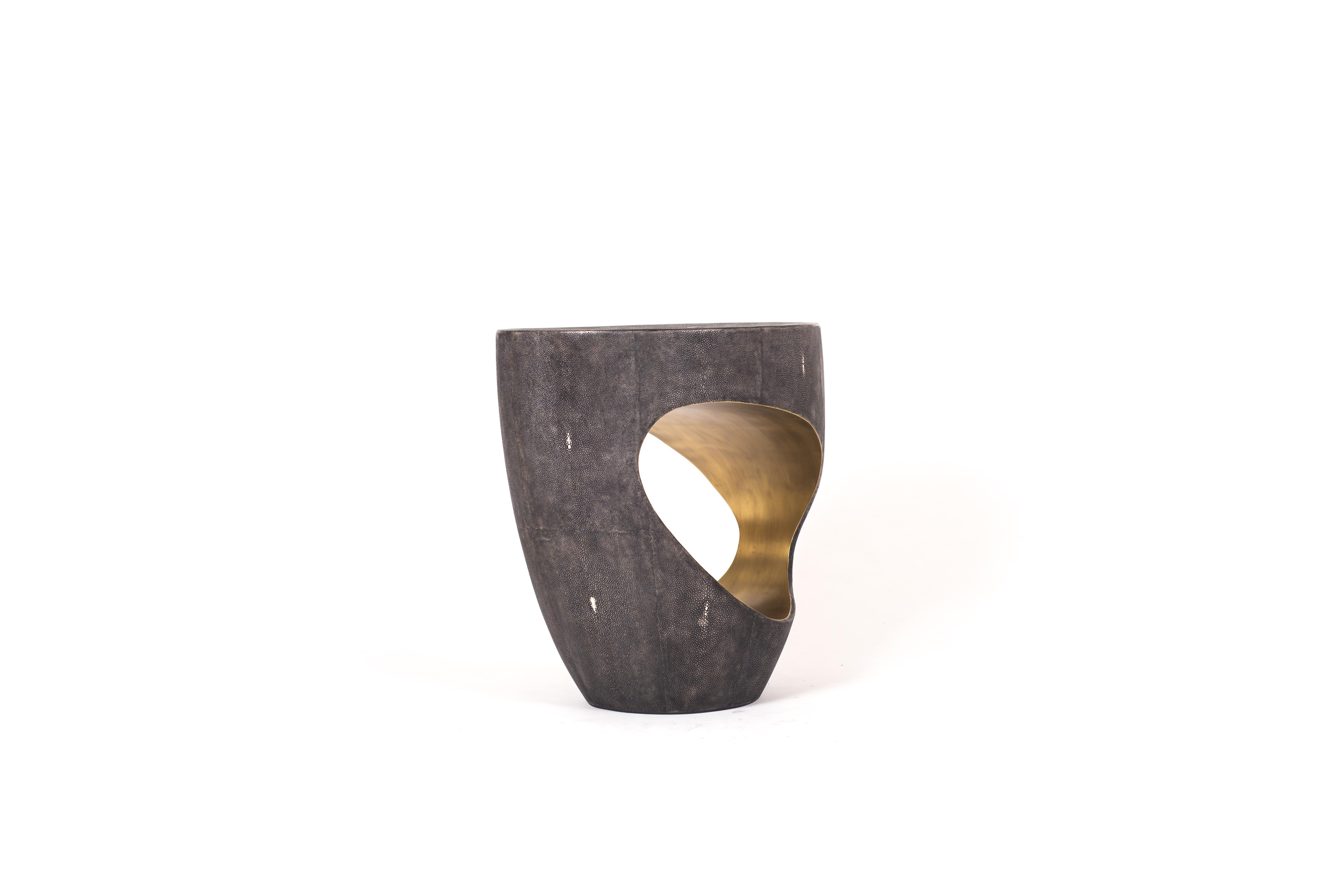 Eclipse-Hocker aus Chagrinleder und Bronze-Patina-Messing von R&Y Augousti (Art déco) im Angebot