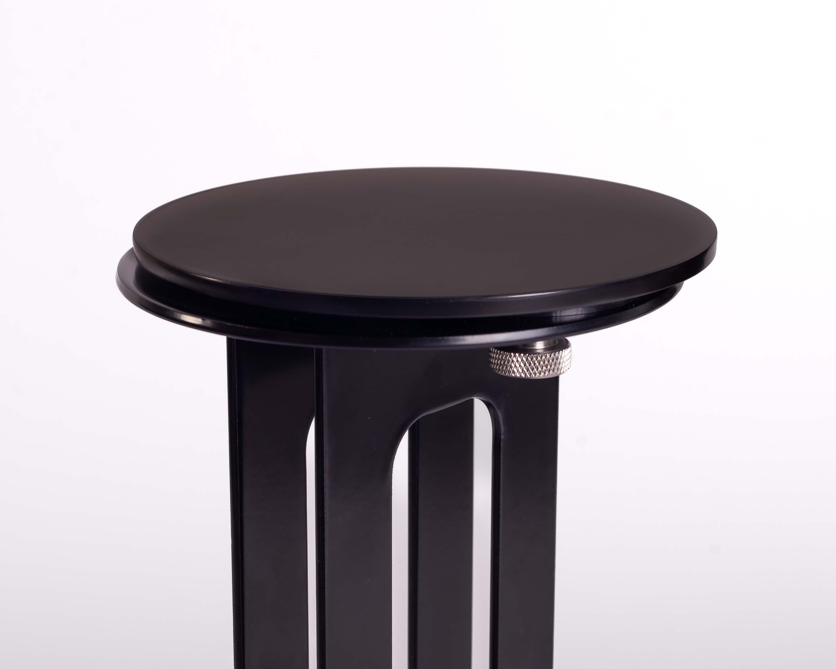 Poudré The Eclipse Table - Table à cocktail moderne en acier noir en vente