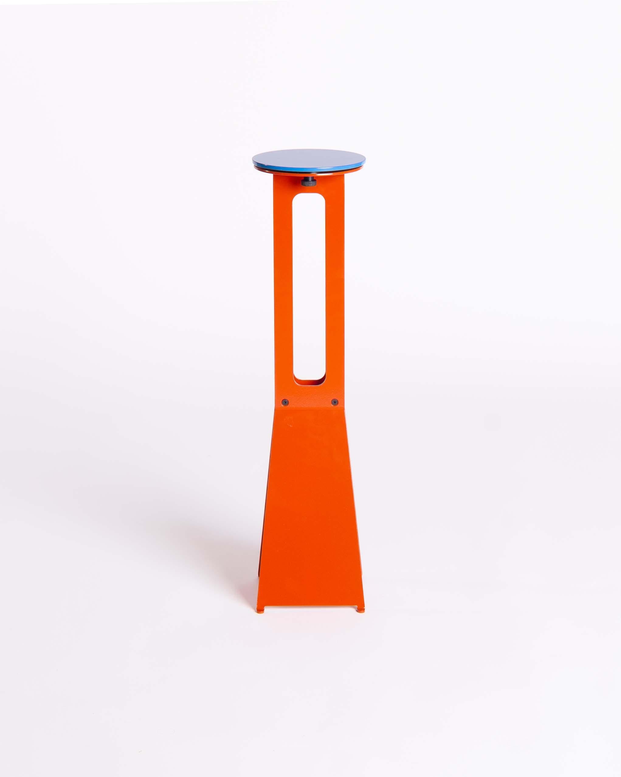 Moderne The Eclipse Tables - Table cocktail moderne en acier peint par poudrage orange et bleu en vente
