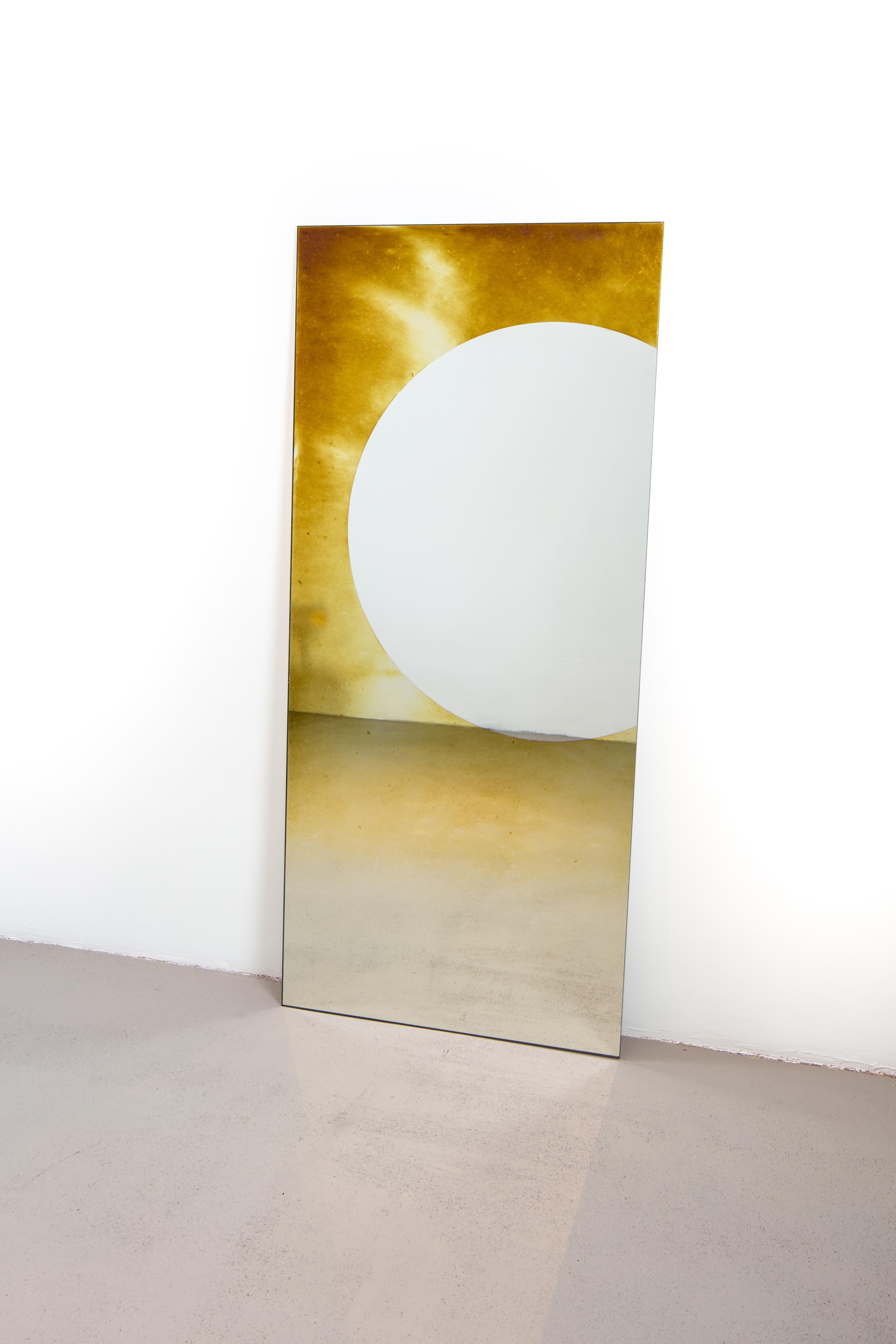 Moderne Miroir transience Eclipse « off Center » (extérieur) en vente