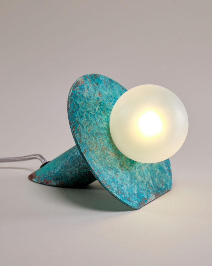 Postmoderne Lampe de bureau Eclipse vert-de-gris de Carla Baz en vente