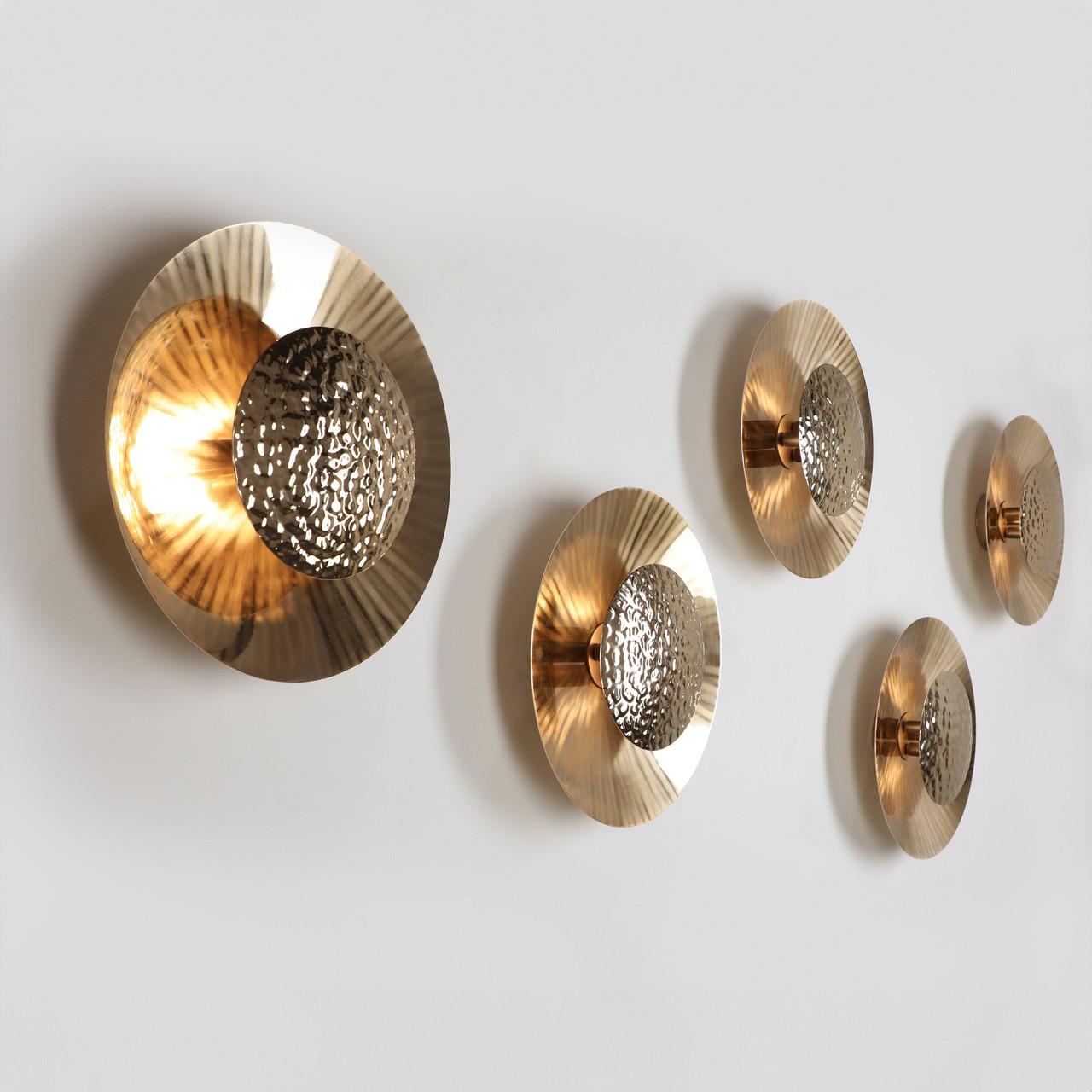Aplique de Pared Eclipse Hecho a Mano con Latón Martillado Dorado Siglo XXI y contemporáneo en venta