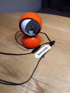 Eclisse Lampada da tavolo di Vico Magistretti per Artemide