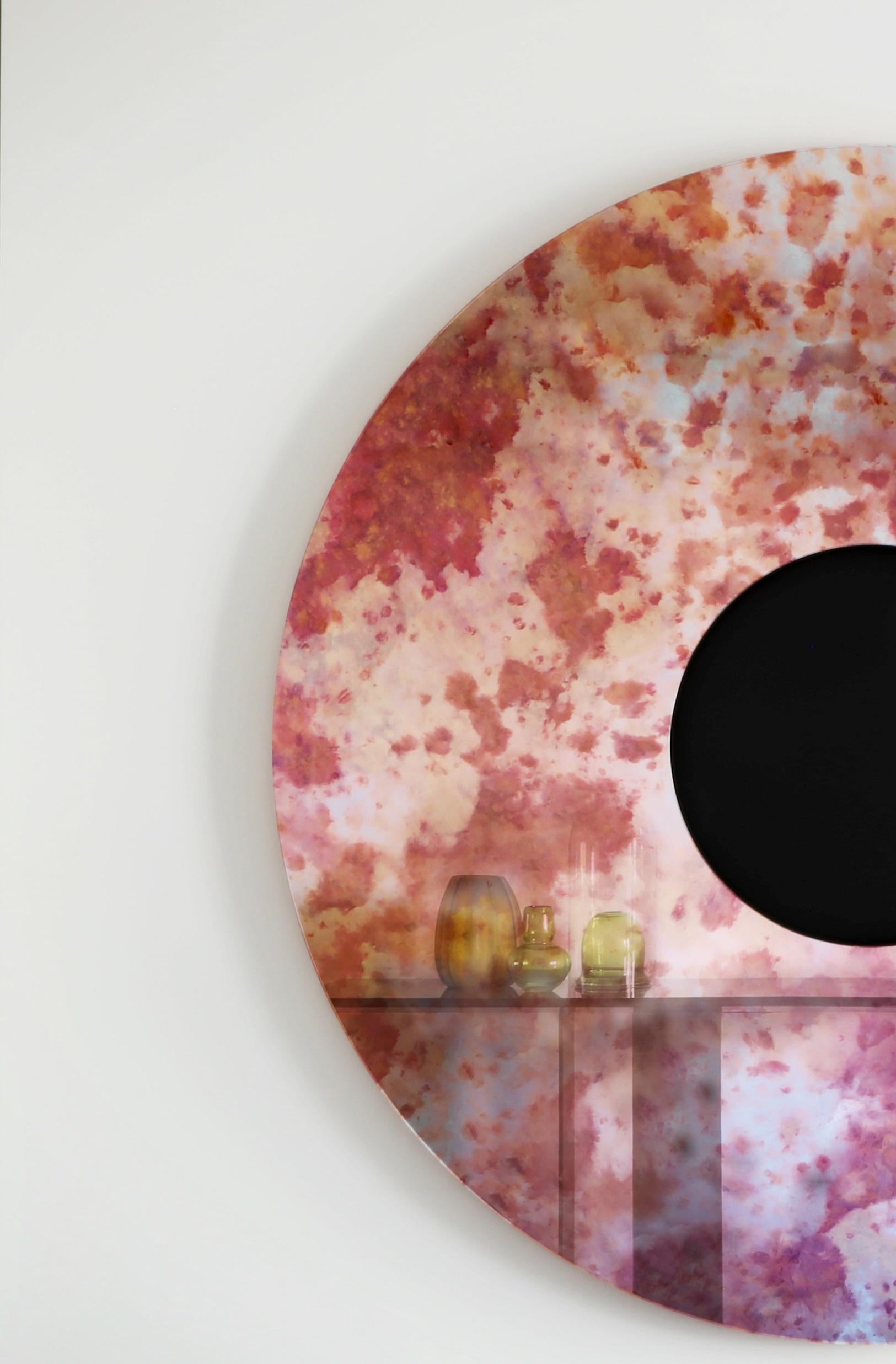 italien Miroir mural en verre Eclisse laqué noir mat et rose soleil par Casa Casati en vente