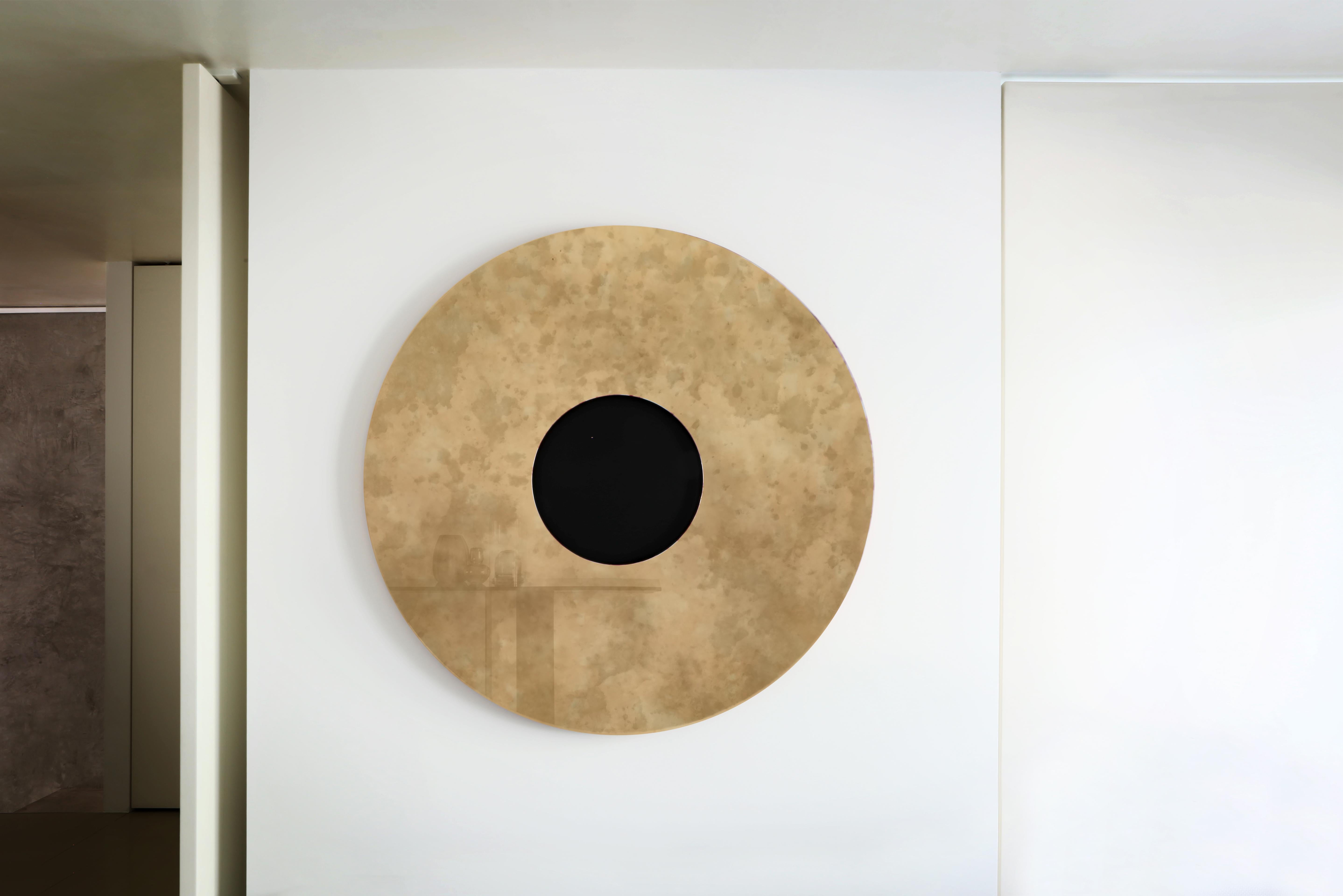 XXIe siècle et contemporain Miroir mural en verre Eclisse laqué noir mat et rose soleil par Casa Casati en vente