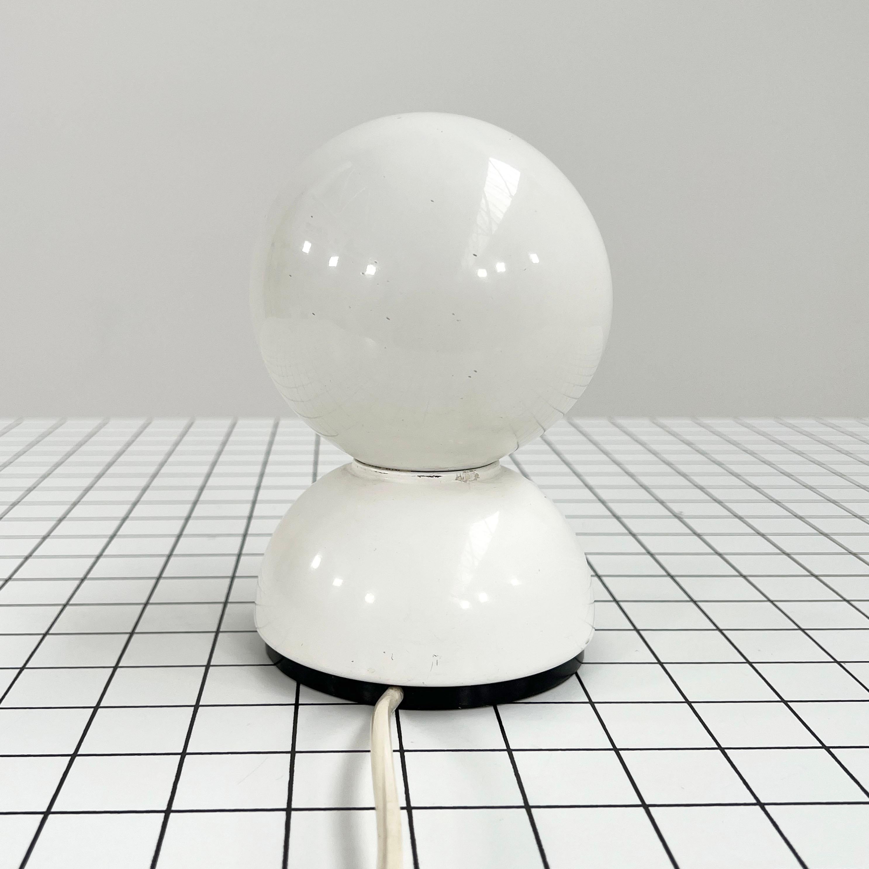 Eclisse Table Lamp by Vico Magistretti for Artemide, 1960s In Good Condition In Ixelles, Bruxelles