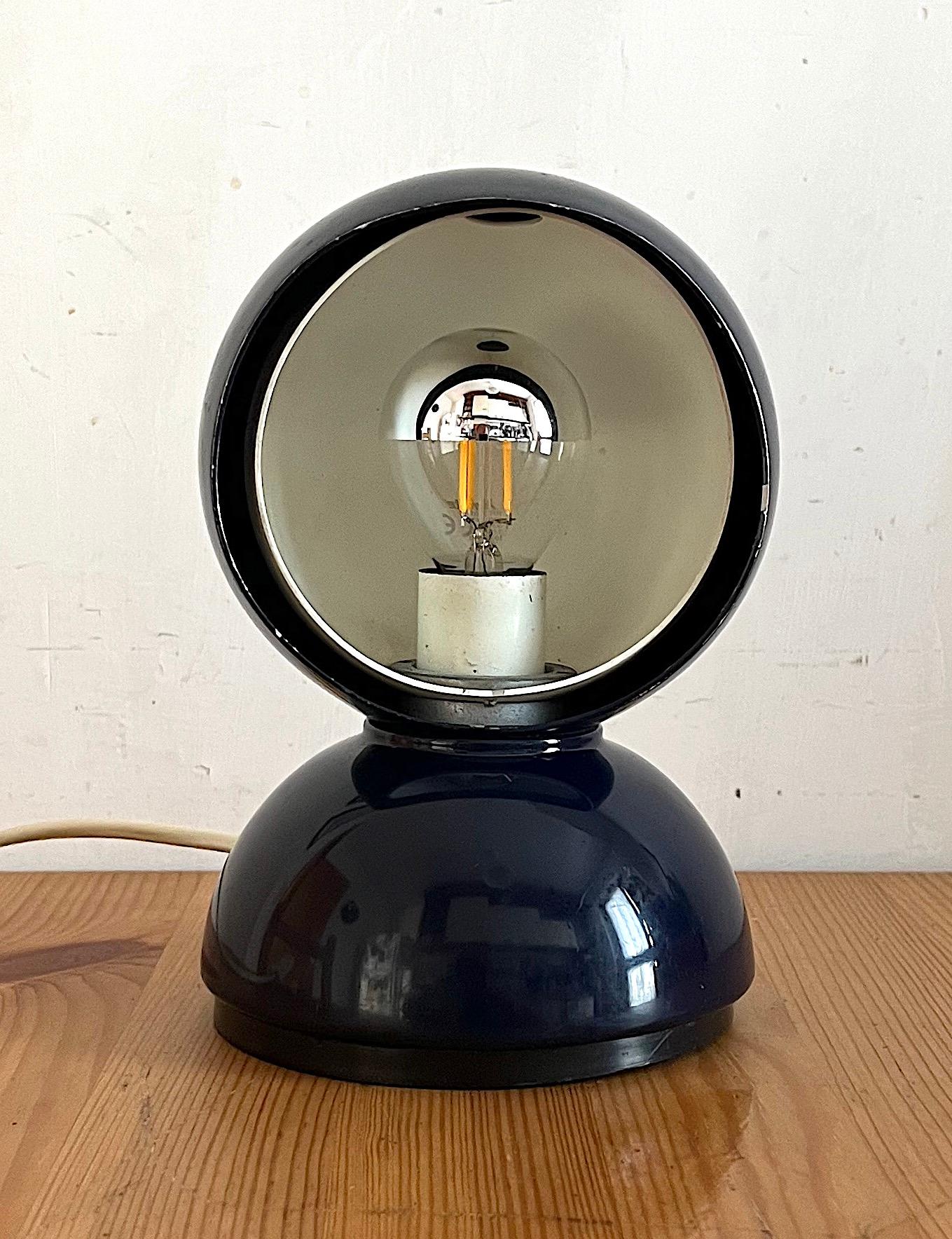 Eclisse prodotta in Artemide è sicuramente la lampada modernariato più iconica che esista. Vico Magistretti lo disegnò nel 1965 e con questo progetto vinse il premio 