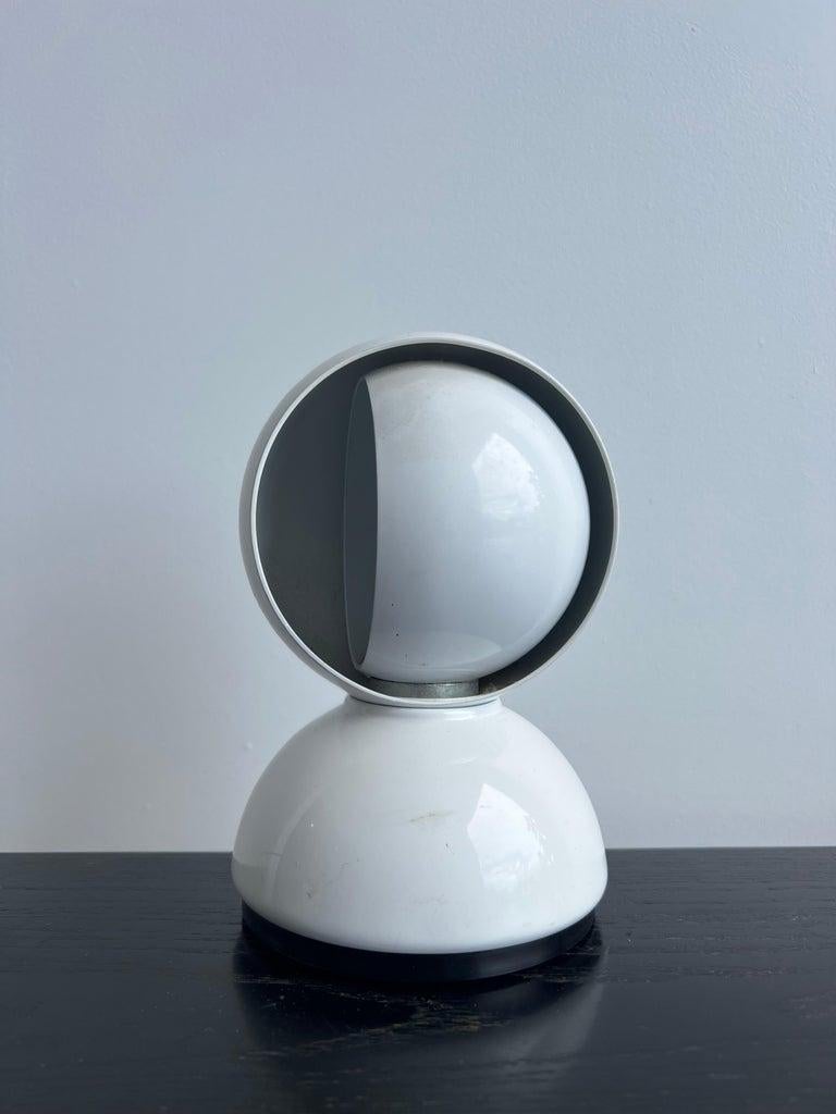 Eclisse Table Lamp by Vico Magistretti for Artemide  In Good Condition For Sale In Byron Bay, NSW