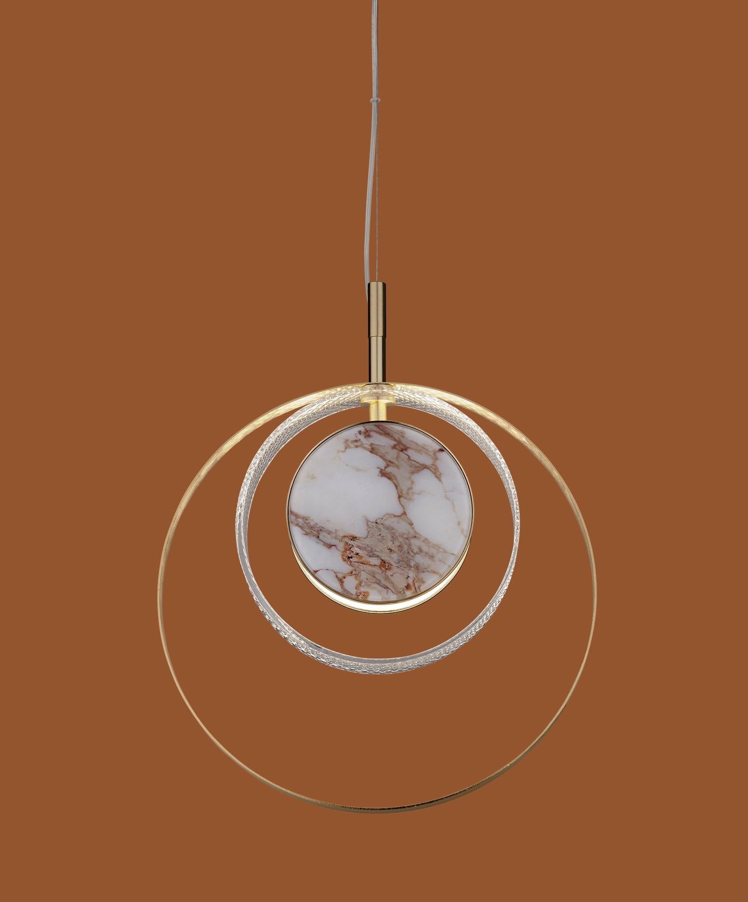 Lampada a sospensione Eclissi S1 di Euroluce Lampadari
Dimensioni: D 7 x L 30 x H 30 cm.
Materiali: Alluminio, metallo, vetro e vetro marmorizzato.

Disponibile in diversi colori. I prezzi possono variare. Tutte le nostre lampade possono essere
