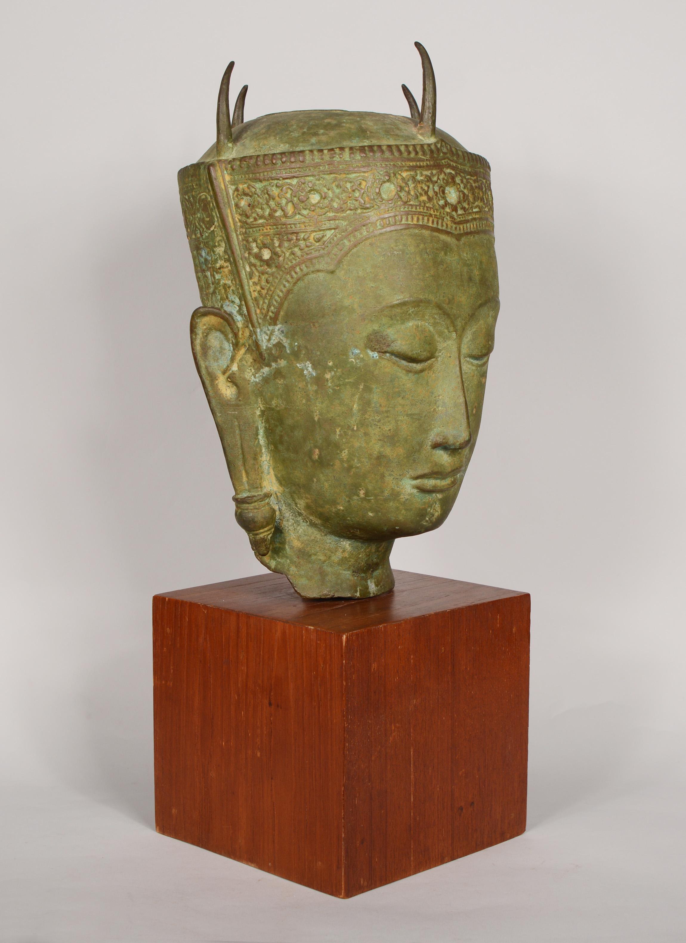Large bronze head of Siamese Buddha from L'Ecole professionnelle de Bien Hôa (The Applied Arts School of Bien Hôa, Vietnam). This sculpture has a great form and presence. This has impressed signatures on the back of the neck. The bronze is in very