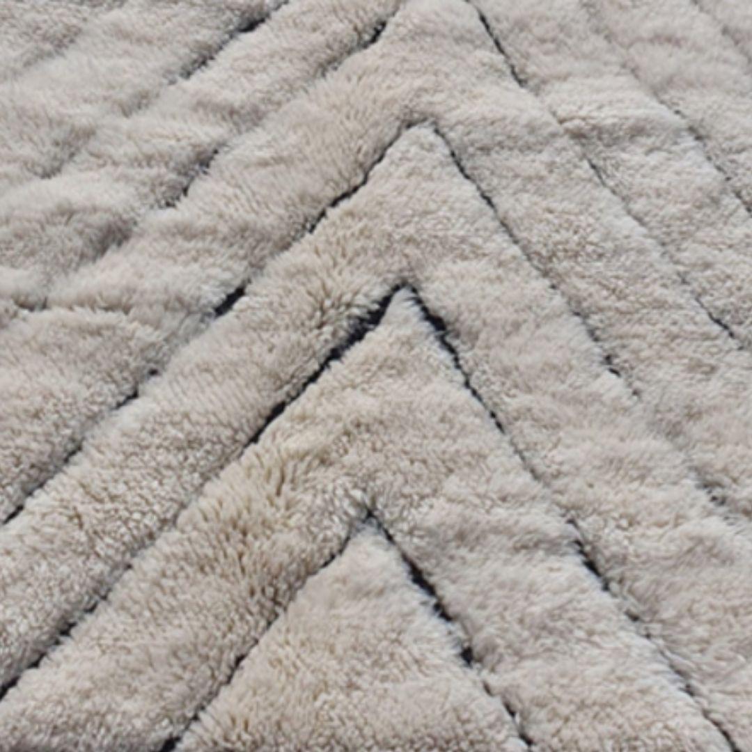 ÉCORCE PÂLE Berberwollteppich Modern Handgewebt Groß Minimalistisch Zeitgenössisch (Moderne) im Angebot
