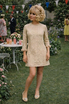 Mini Vestido de Encaje Beige Crudo, Circa 1960s