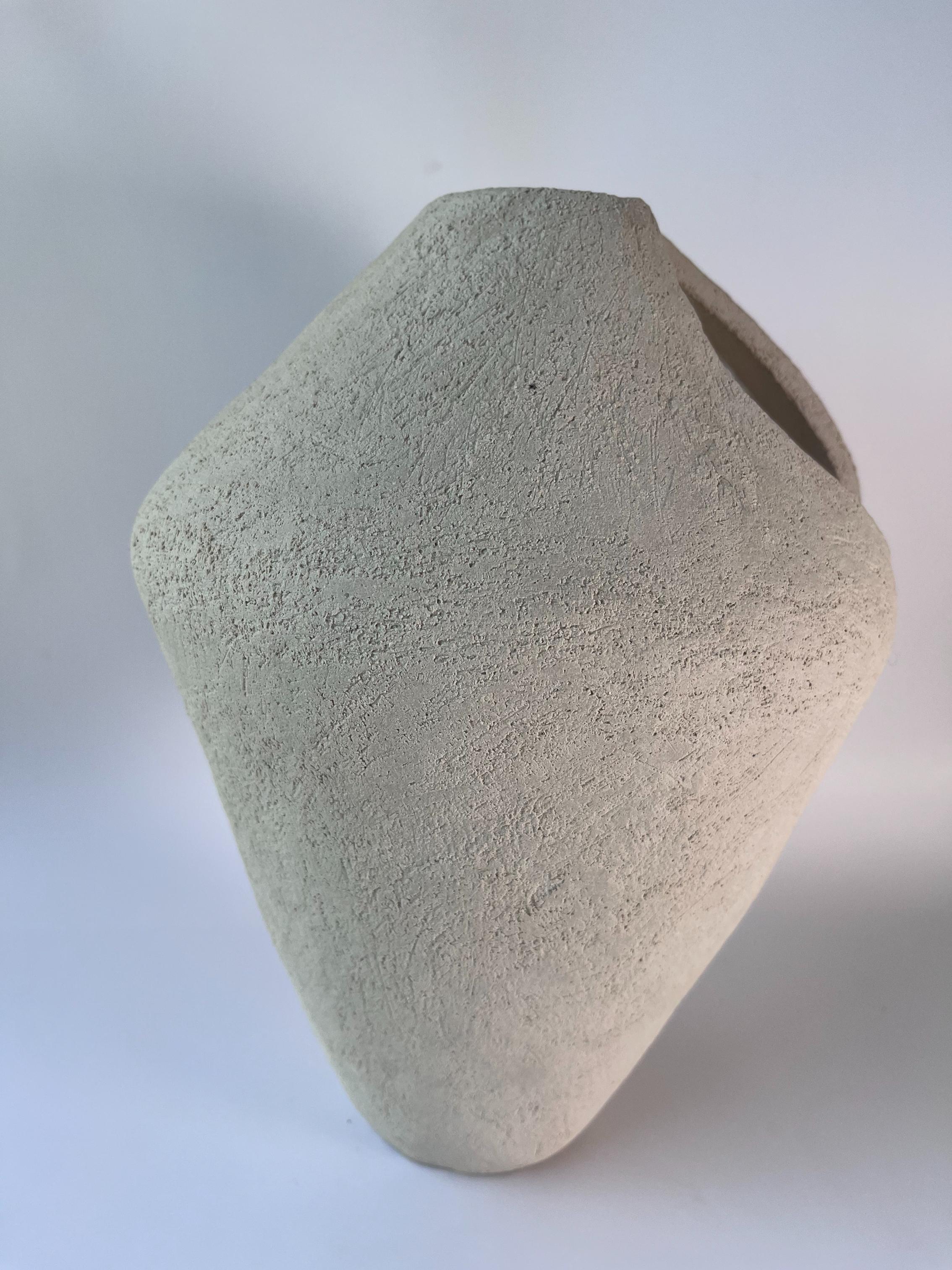 Vaso Ecru Deficiency 2 di Rezzo Ceramics In condizioni Nuovo in vendita a Geneve, CH