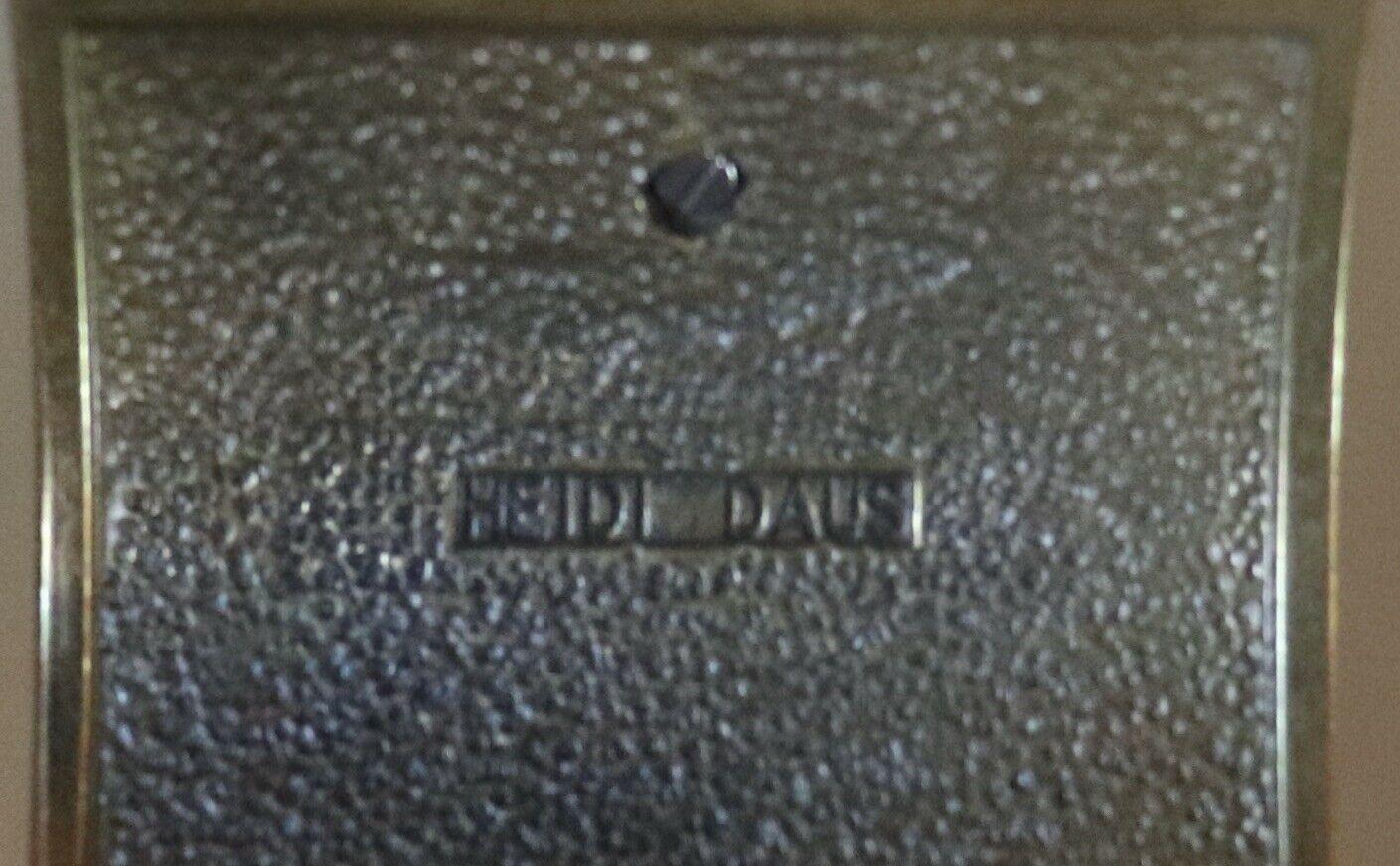 Ecru Emaille Multi Color Swarovski Kristalle Heidi Daus Manschettenknopf Armband  im Angebot 2