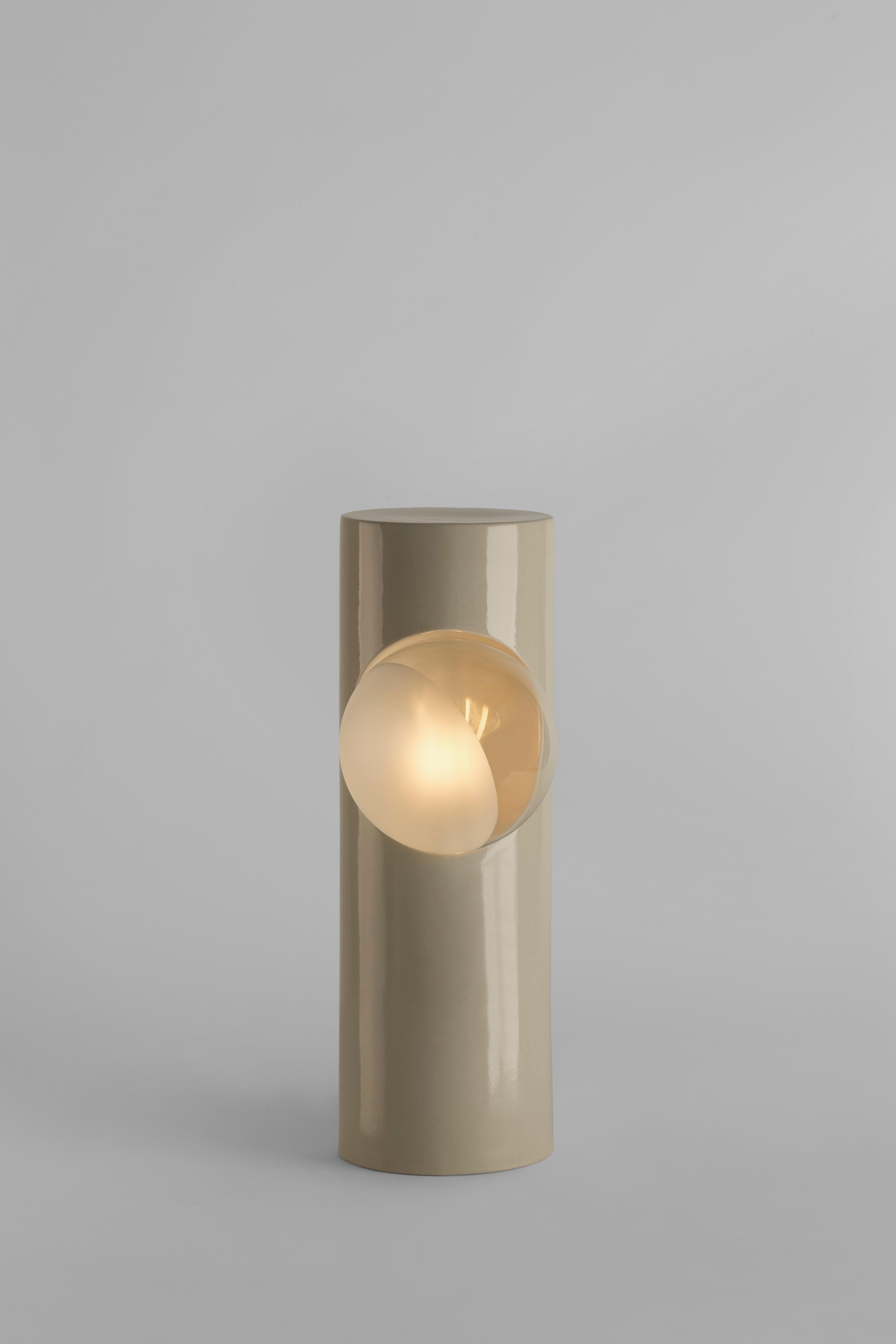 Ecru Gloss Post Lamp by Subject Bureaux In New Condition For Sale In Geneve, CH