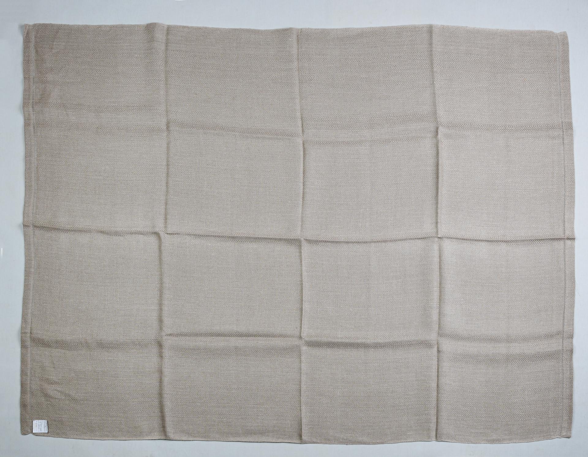 Ecru Linen Table Cover from Latvia In Excellent Condition For Sale In Alessandria, Piemonte