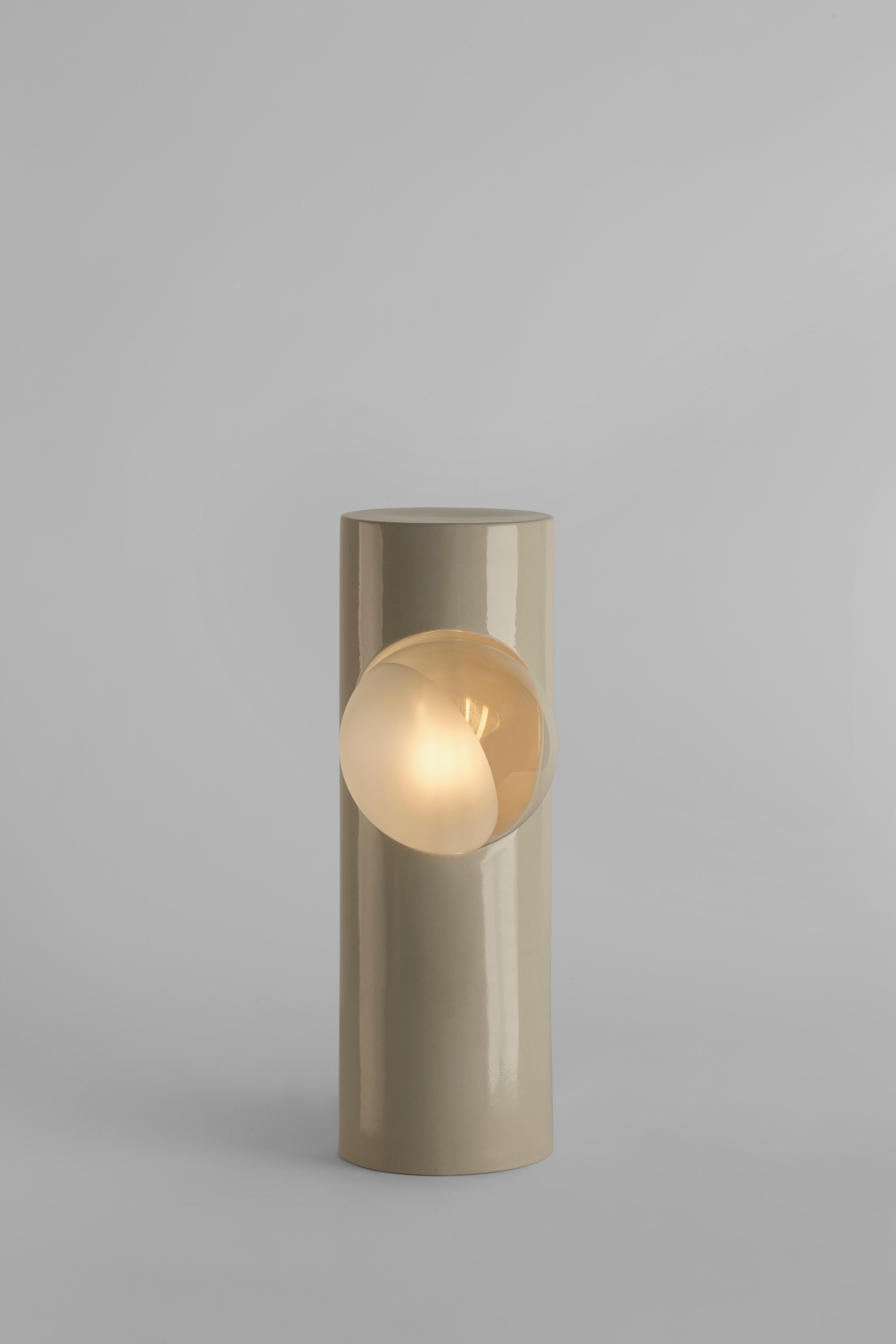 Ecru Semigloss Post Lamp by Subject Bureaux In New Condition For Sale In Geneve, CH