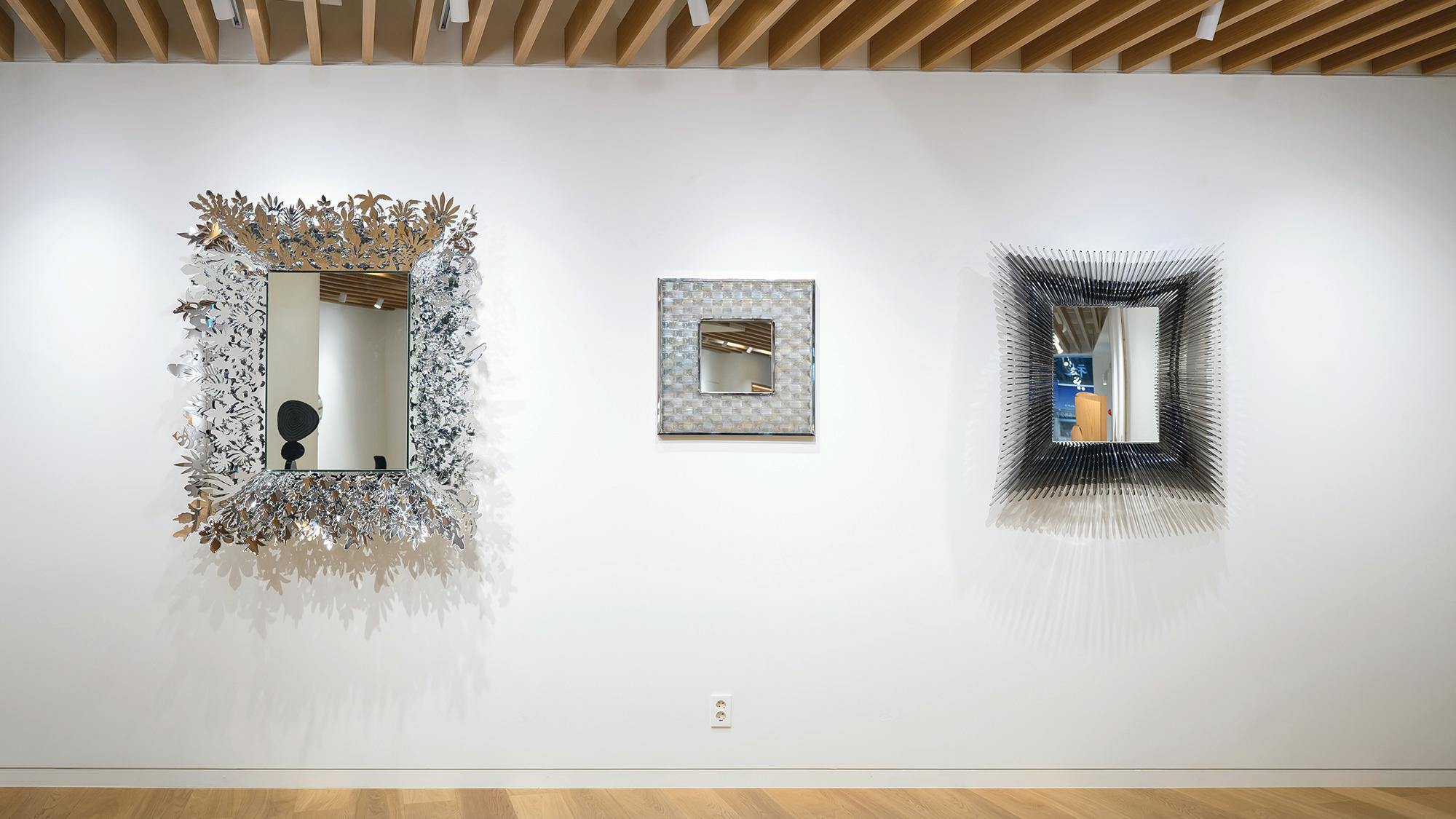 XXIe siècle et contemporain Miroir sculptural néo-baroque 
