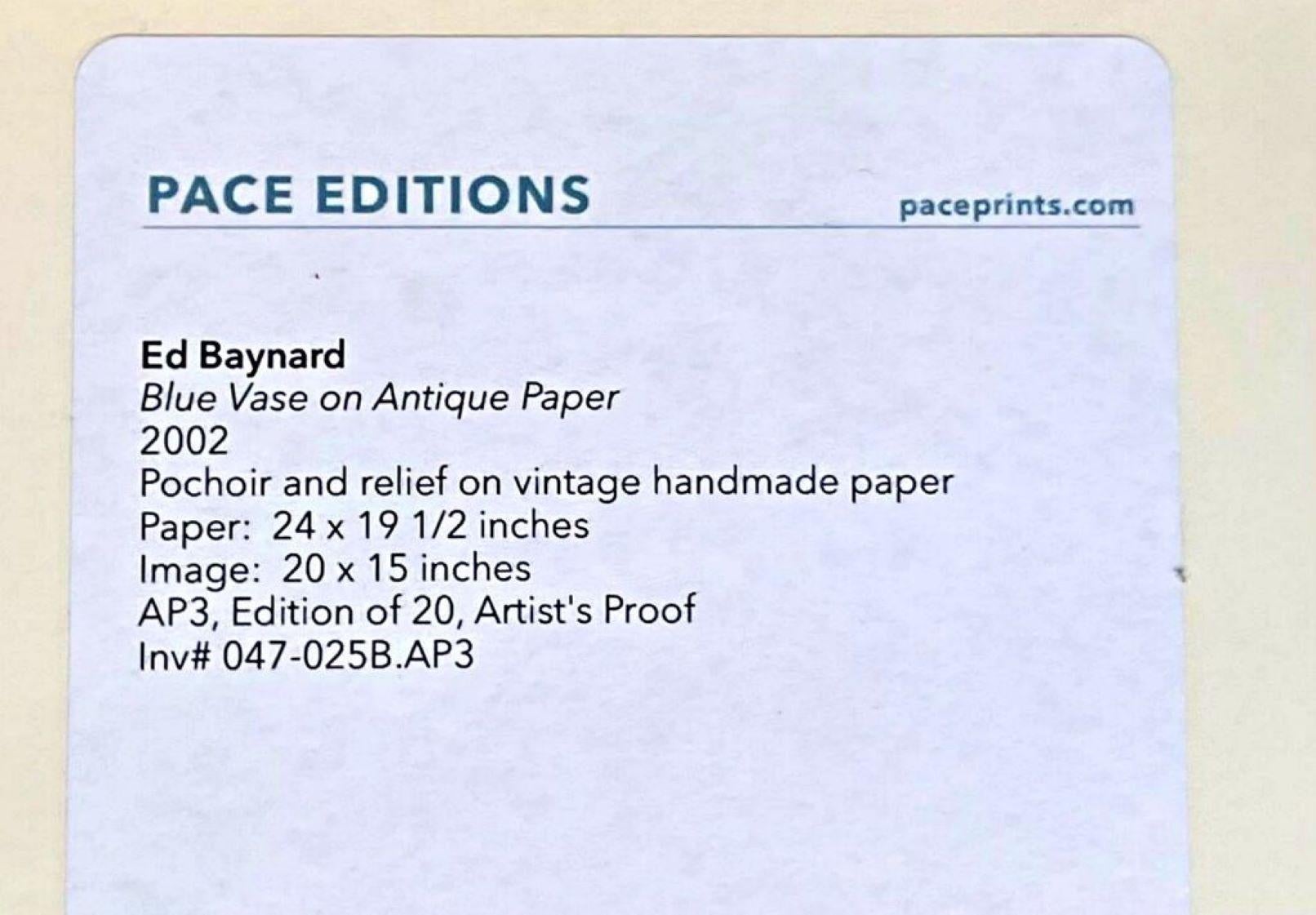 Jarrón Azul en Papel Hand Made, Precioso Pochoir y Relieve Firmado Ed de 3, Enmarcado - Still-Life Print Beige de Ed Baynard