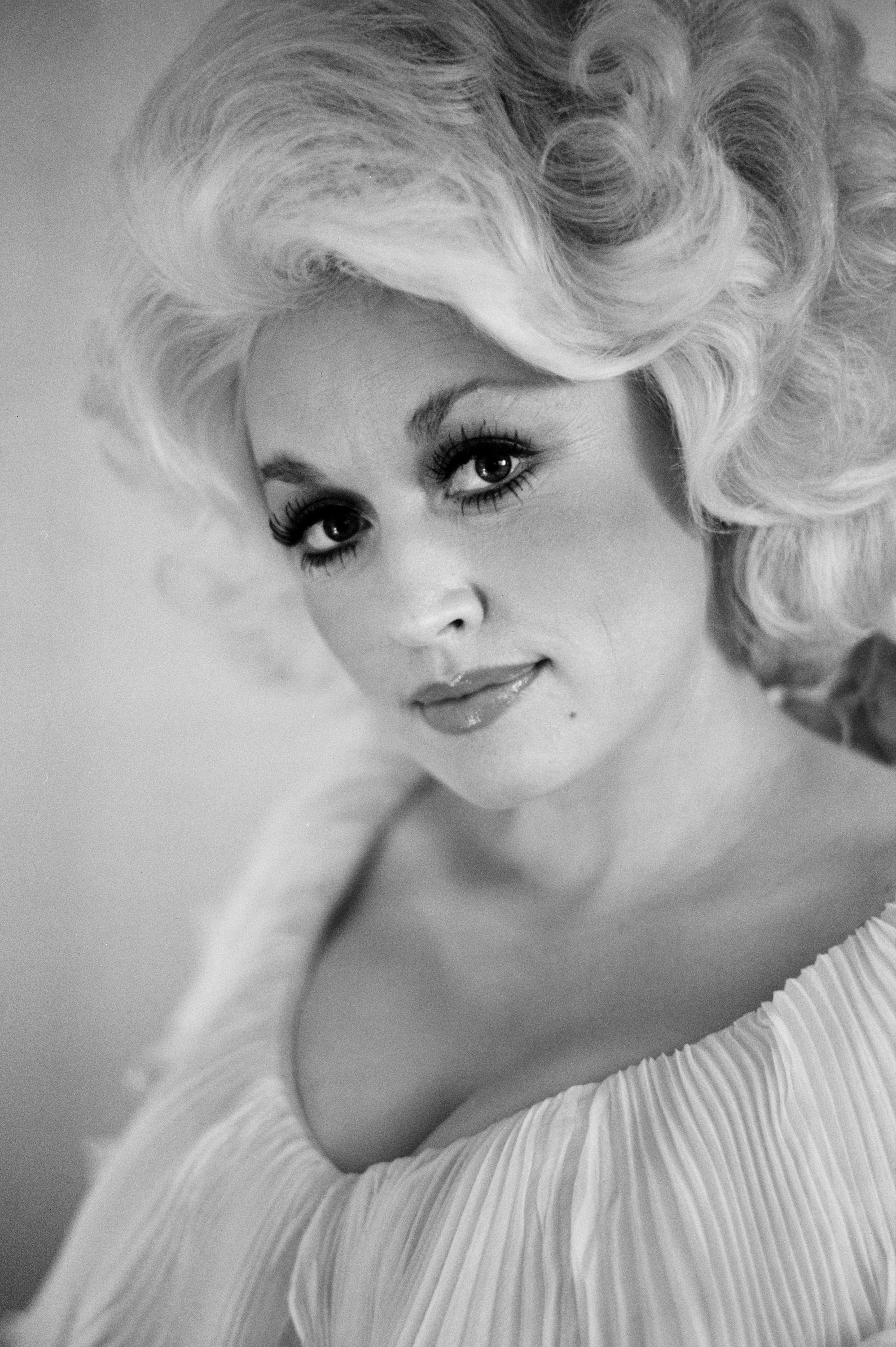 Ed Caraeff Black and White Photograph - Dolly Parton