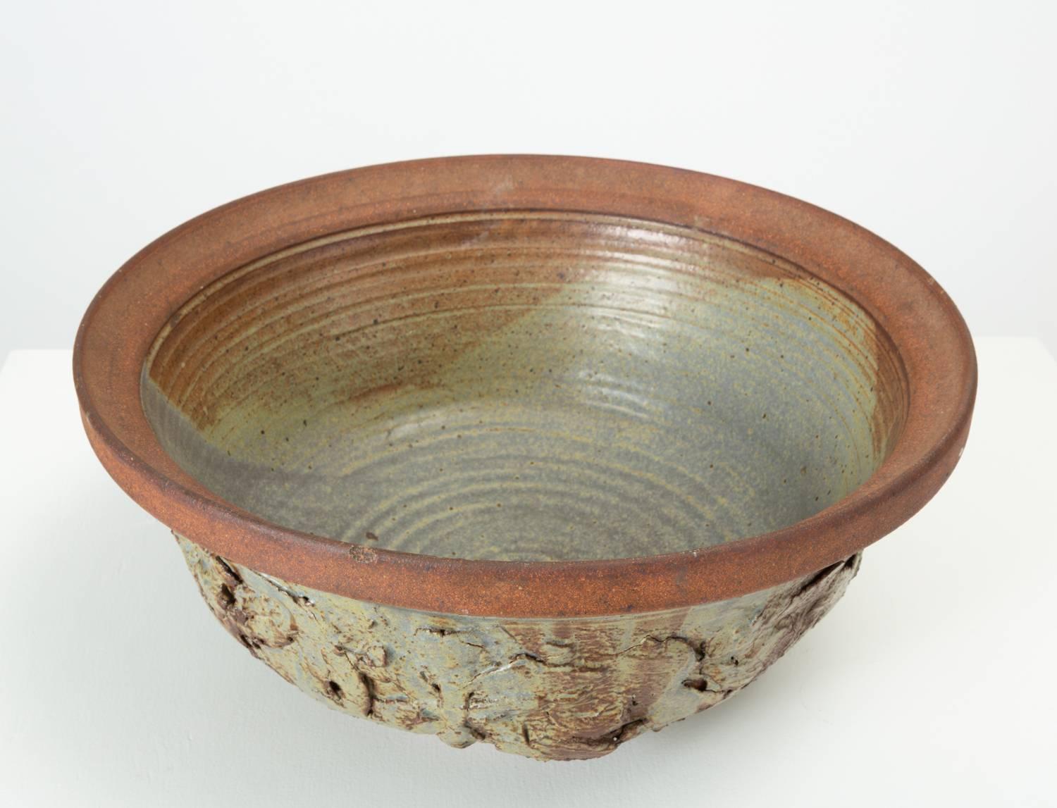 Mid-Century Modern Ed Drahanchuk Large Appliquéd Stoneware Decorative or Serving Bowl