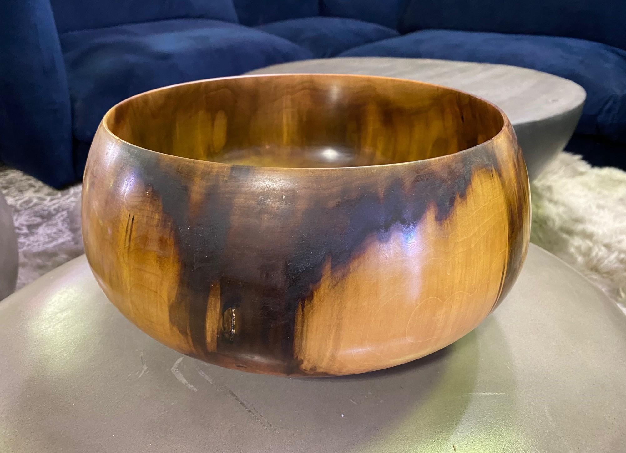 Ed Edward Moulthrop Signed Large Turned Figured Tulipwood Centerpiece Art Bowl In Good Condition For Sale In Studio City, CA