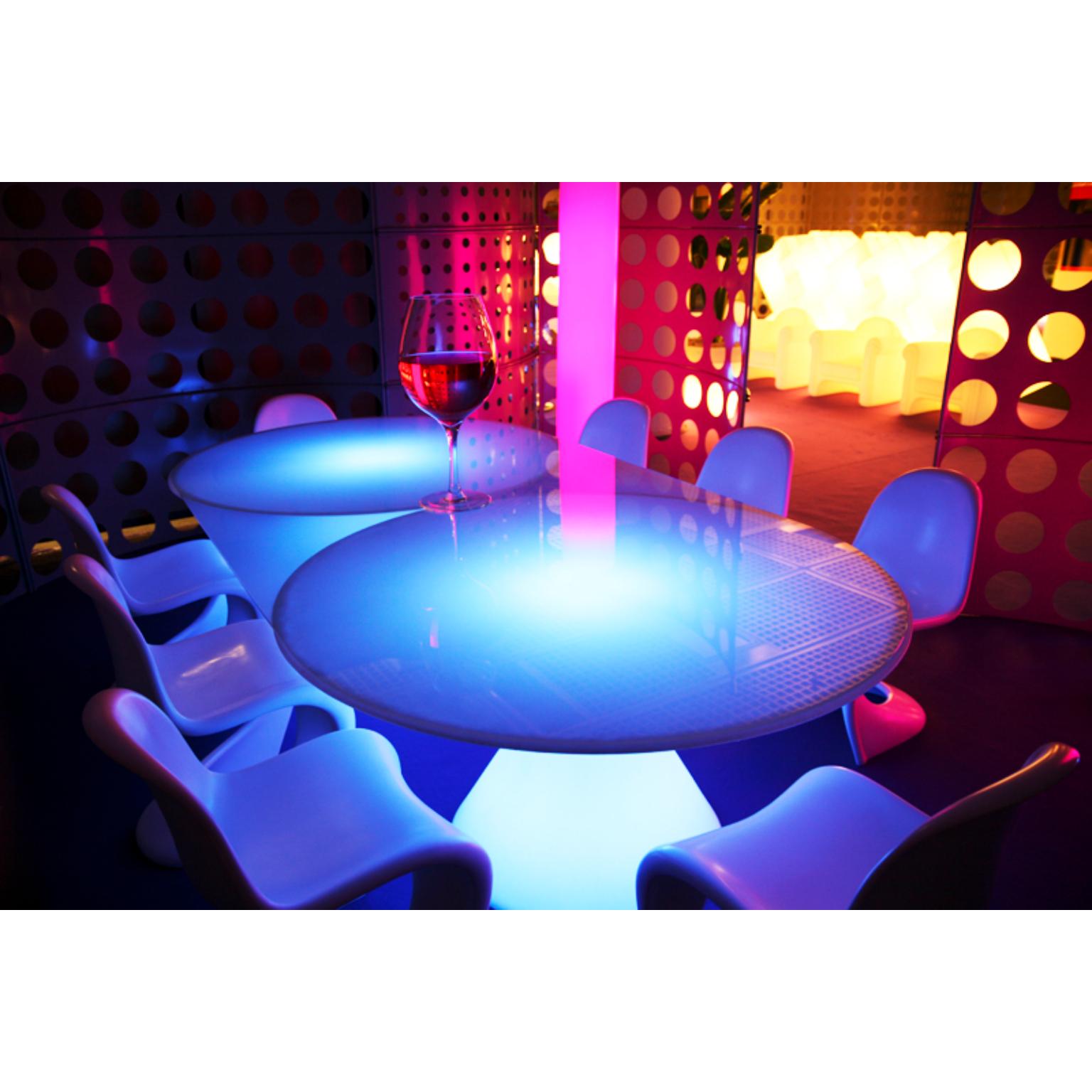 Post-Modern Ed II Glossy Absolute White Table by Guglielmo Berchicci For Sale