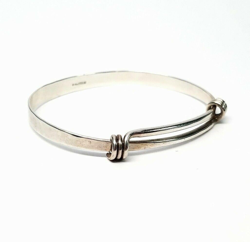 Ed Levin sterling silver Signature bracelet. Hammered bangle with expandable design.

Signature: Ed Levin

Marked: STERLING

Size small. Measures 7