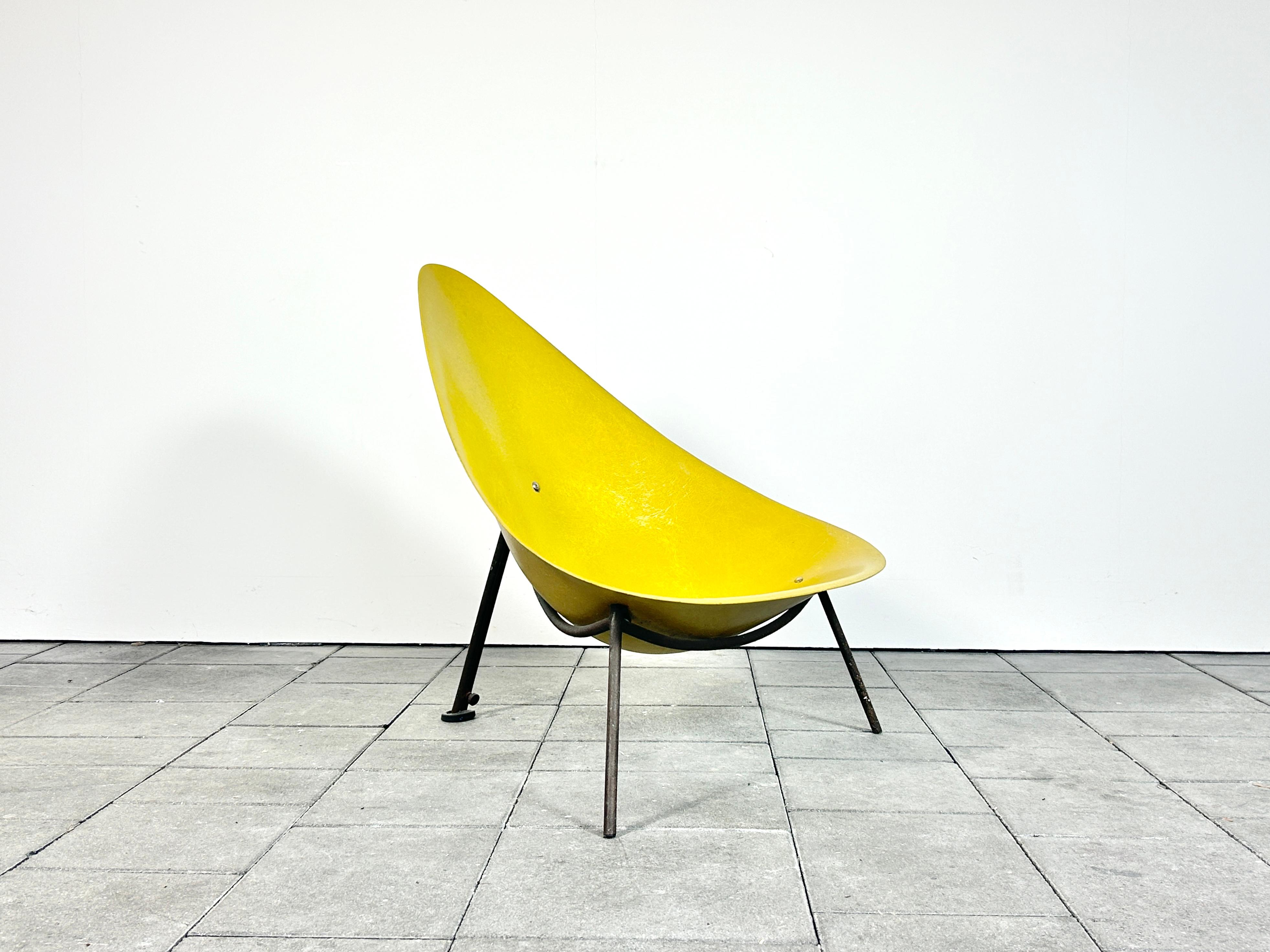 Mid-Century Modern Ed Merat Fiberglass tripod lounge chair France 1956 For Sale